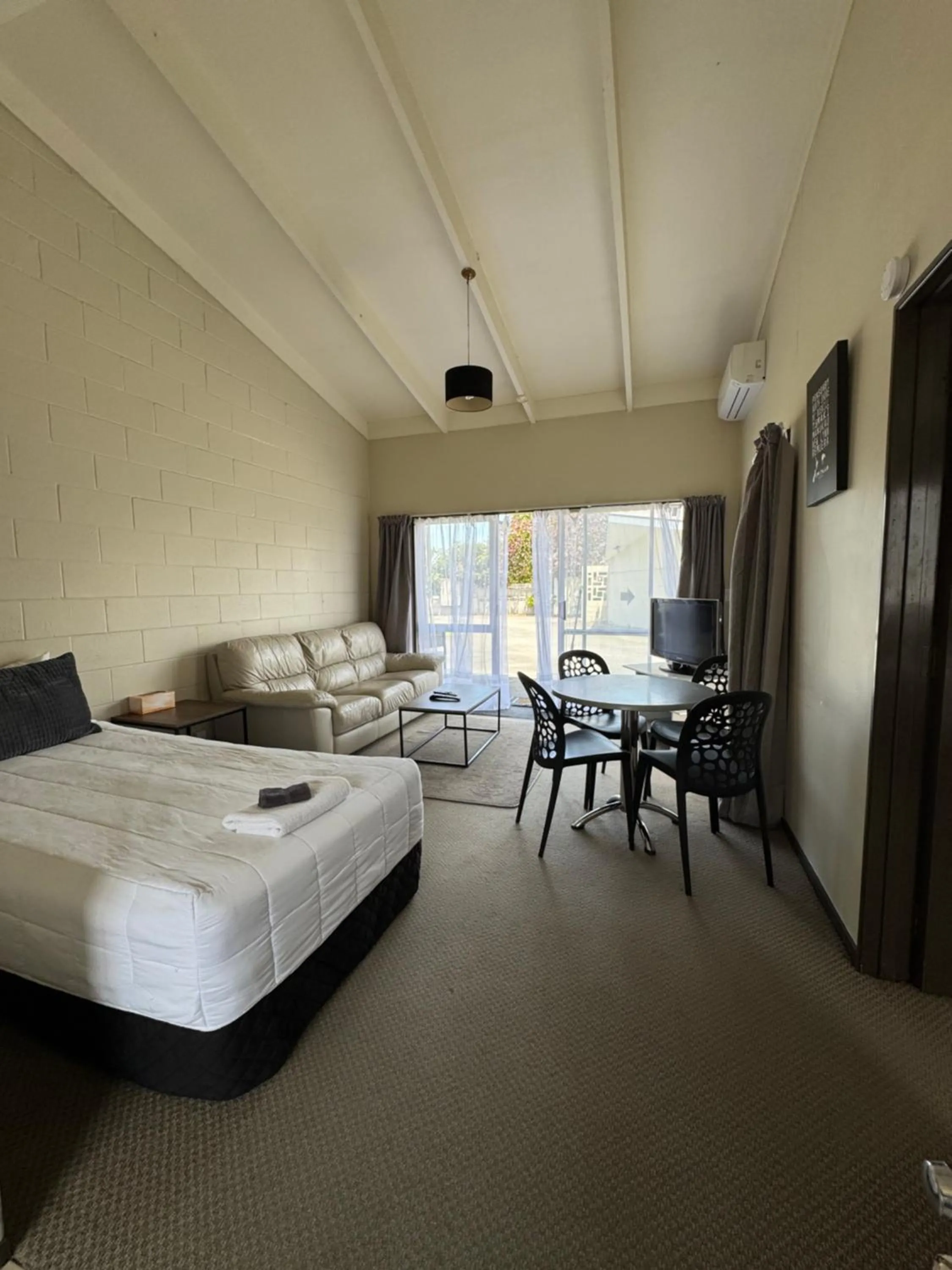 Fountain Court Motel