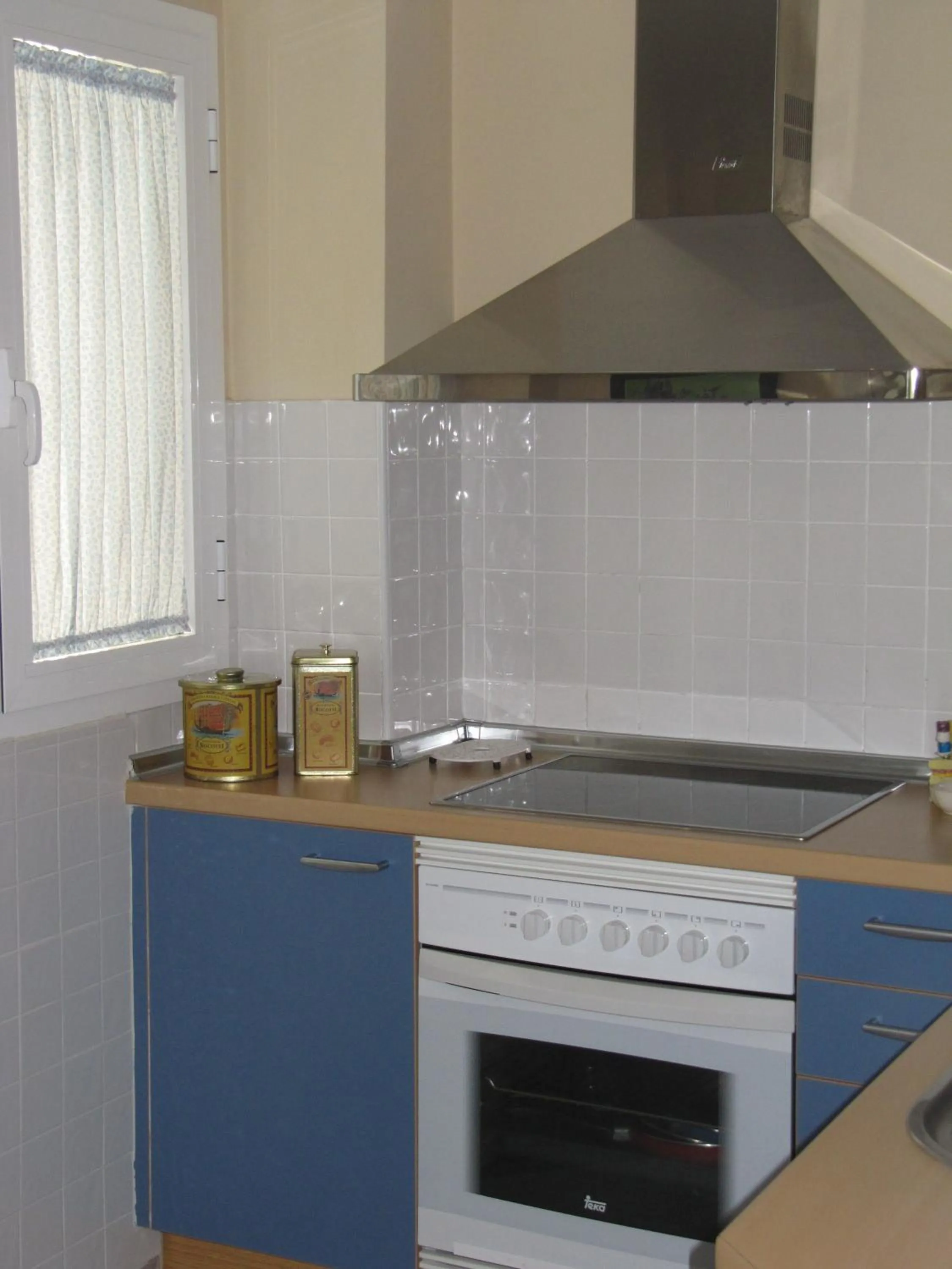 Kitchen or kitchenette in Life Apartments Costa Ballena