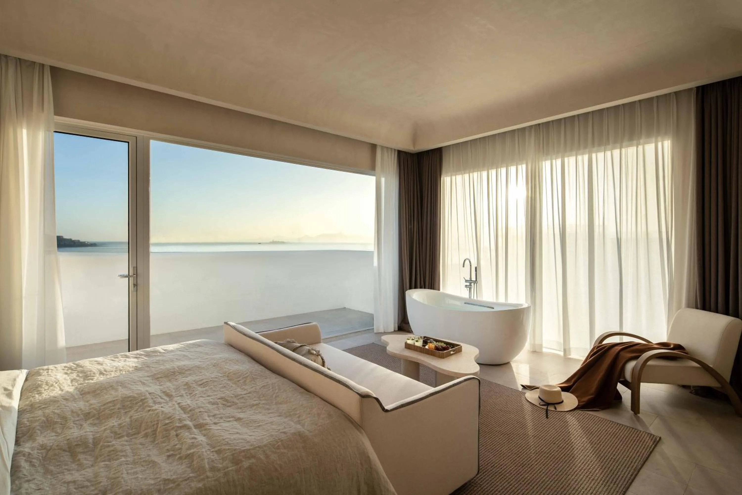 Miyue Shenzhen Blue and White Holy Island Cliff Pool Hotel