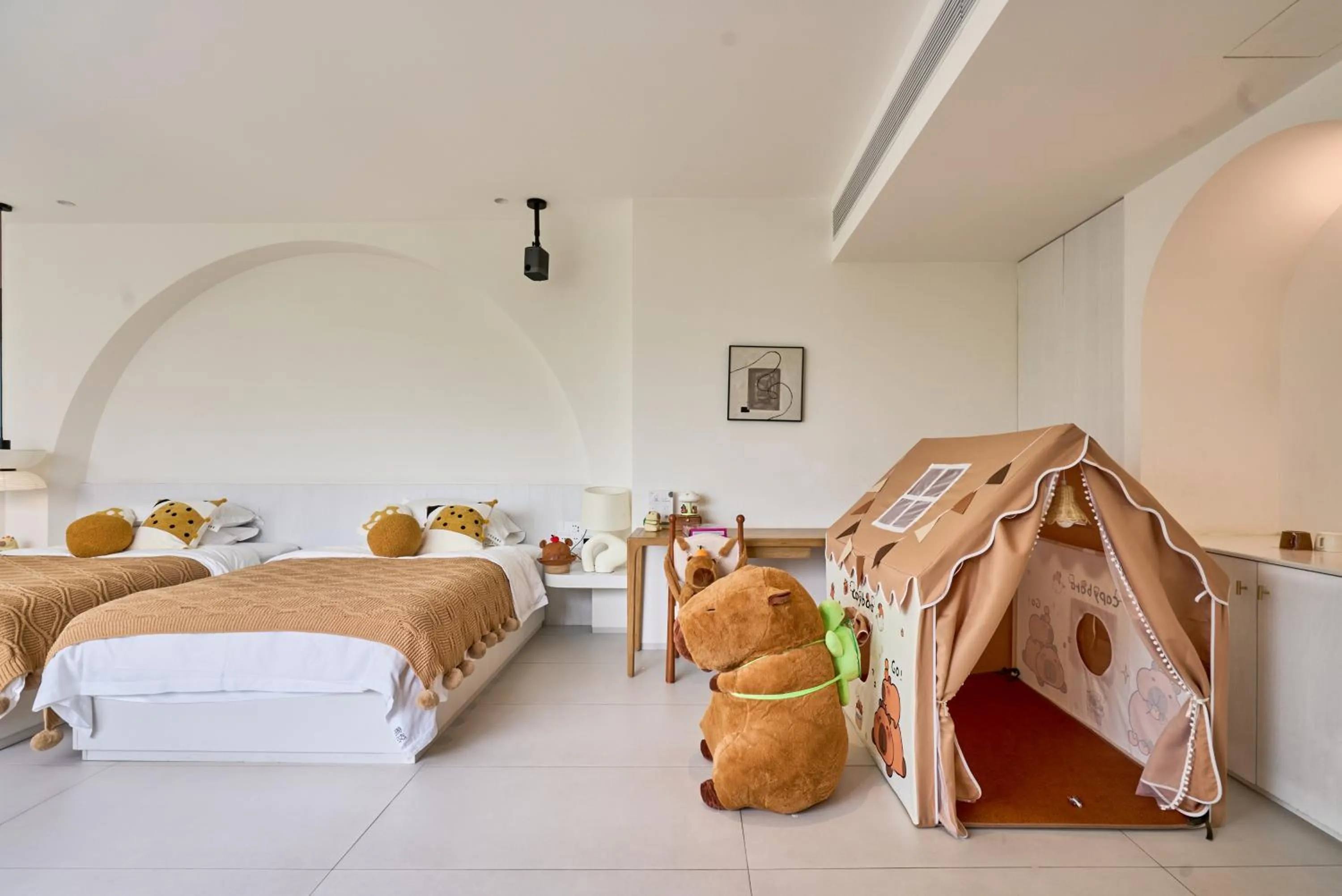 Twin Room with Mountain View in Miyue Shenzhen Blue and White Holy Island Cliff Pool Hotel