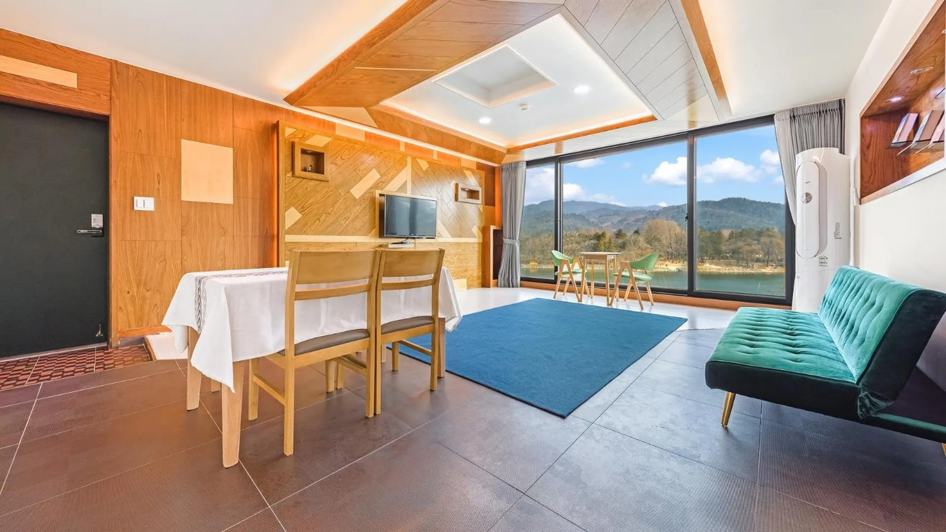 Photo of the whole room in Gapyeong Rondavill Pension