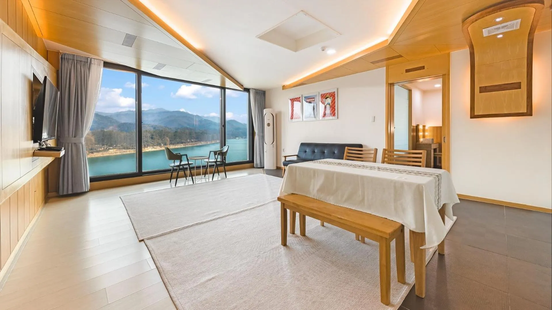 Photo of the whole room in Gapyeong Rondavill Pension