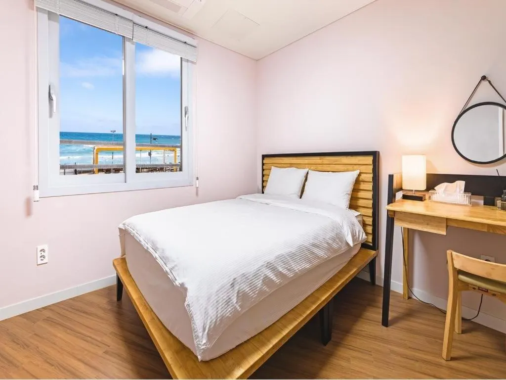 Property building, Bed in Jeju eseutteuleya pension