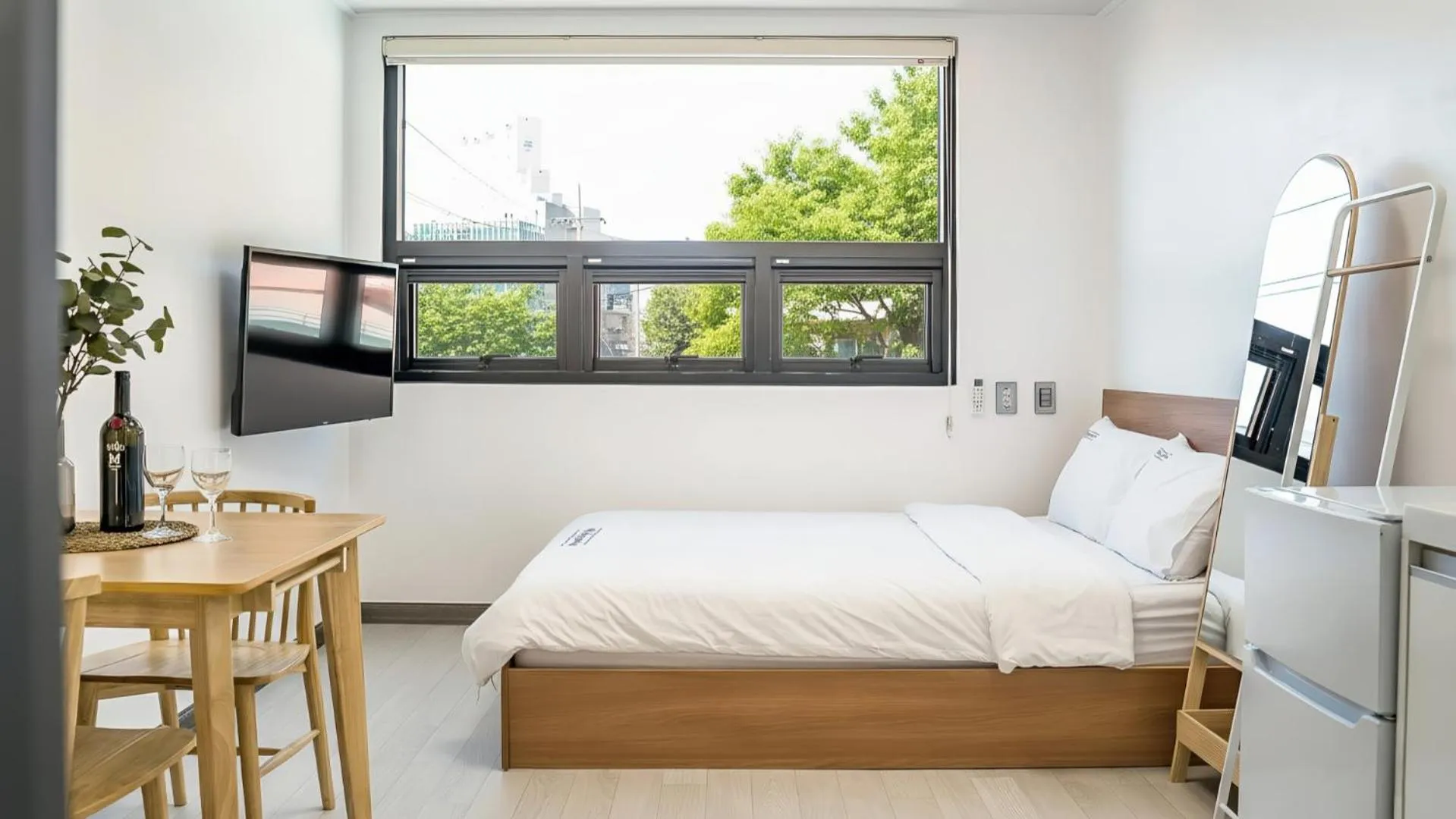 Property building, Bed in Yeosu Nangmanstay pension