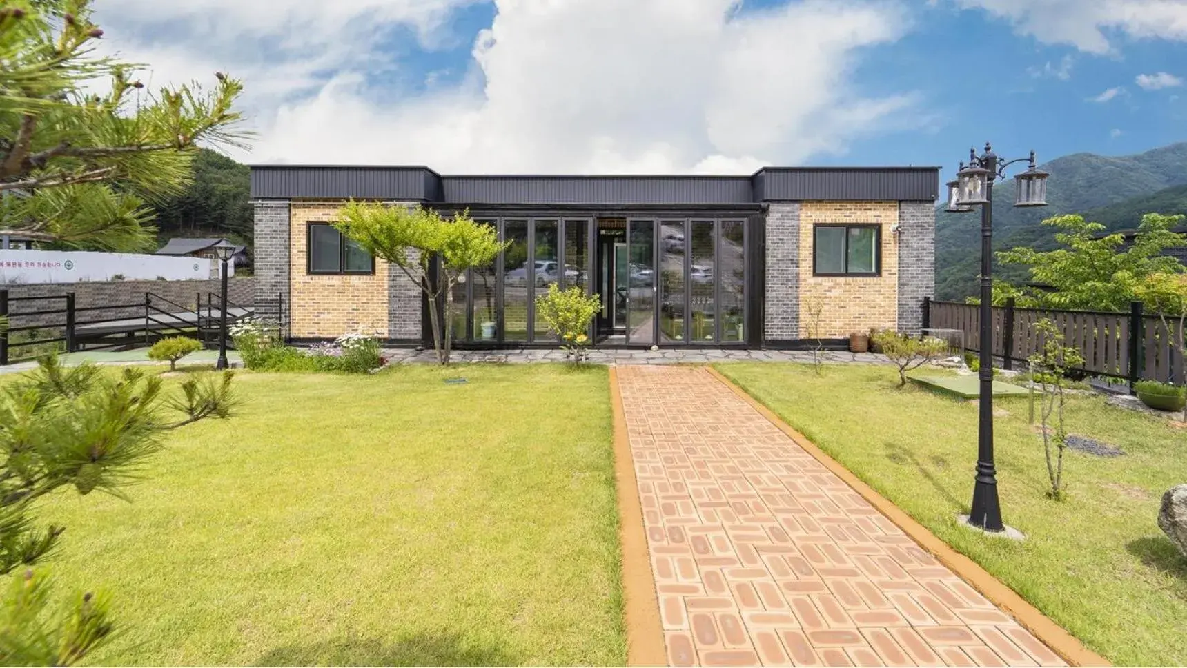 Property building in Gapyeong Mois Property building in Gapyeong Mois