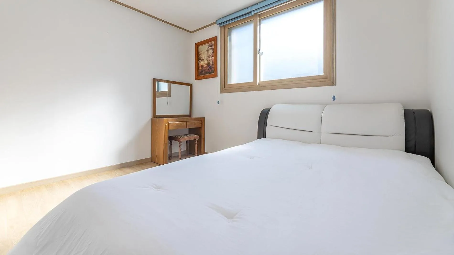 Property building, Bed in Gapyeong Mois