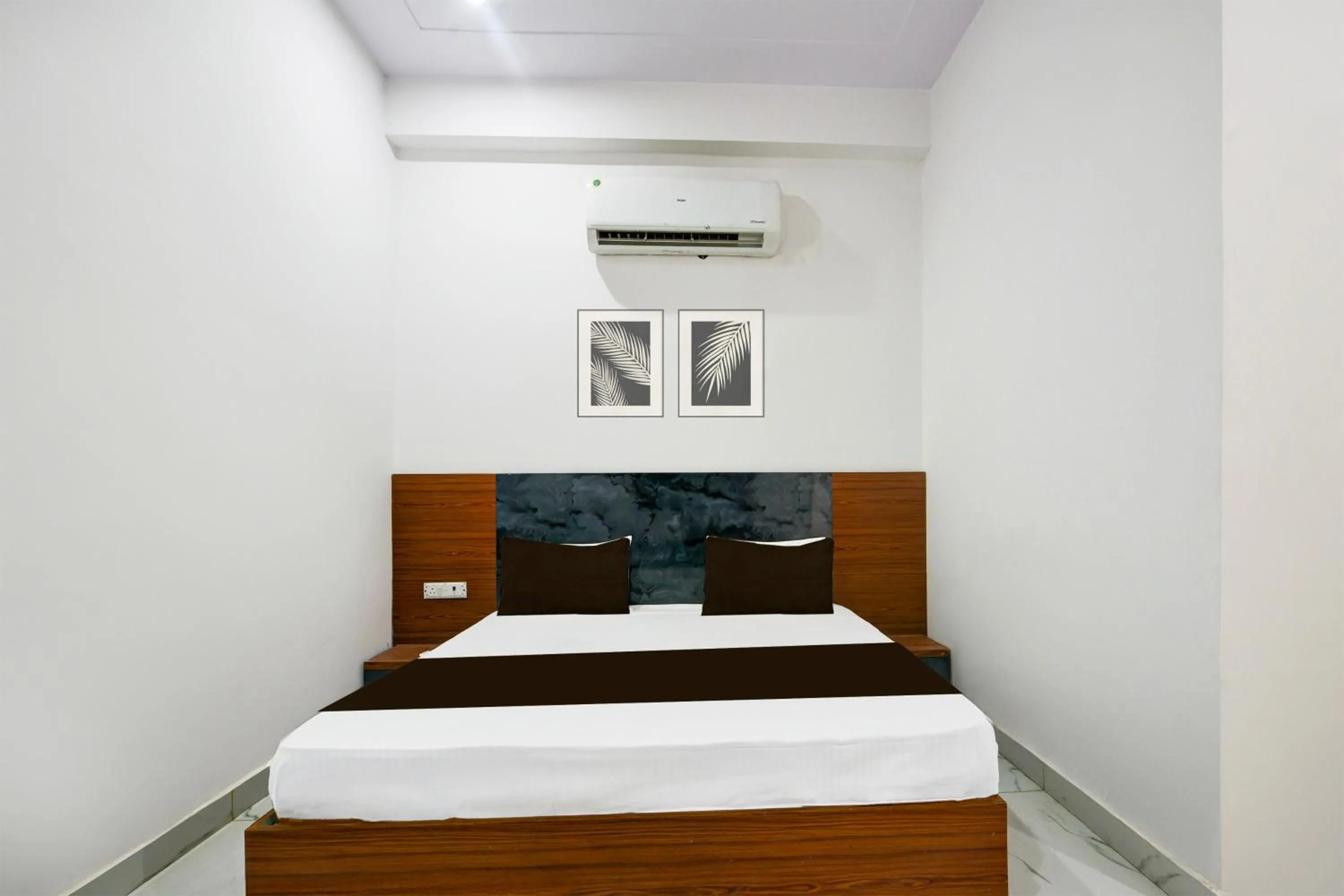 Bedroom, Bed in Hotel O Mansha Residency