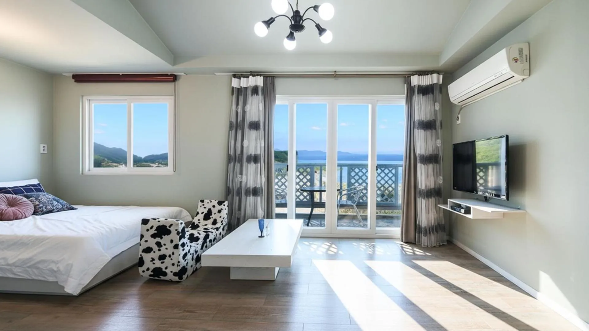 Property building, Bed in Namhae liebe Pension