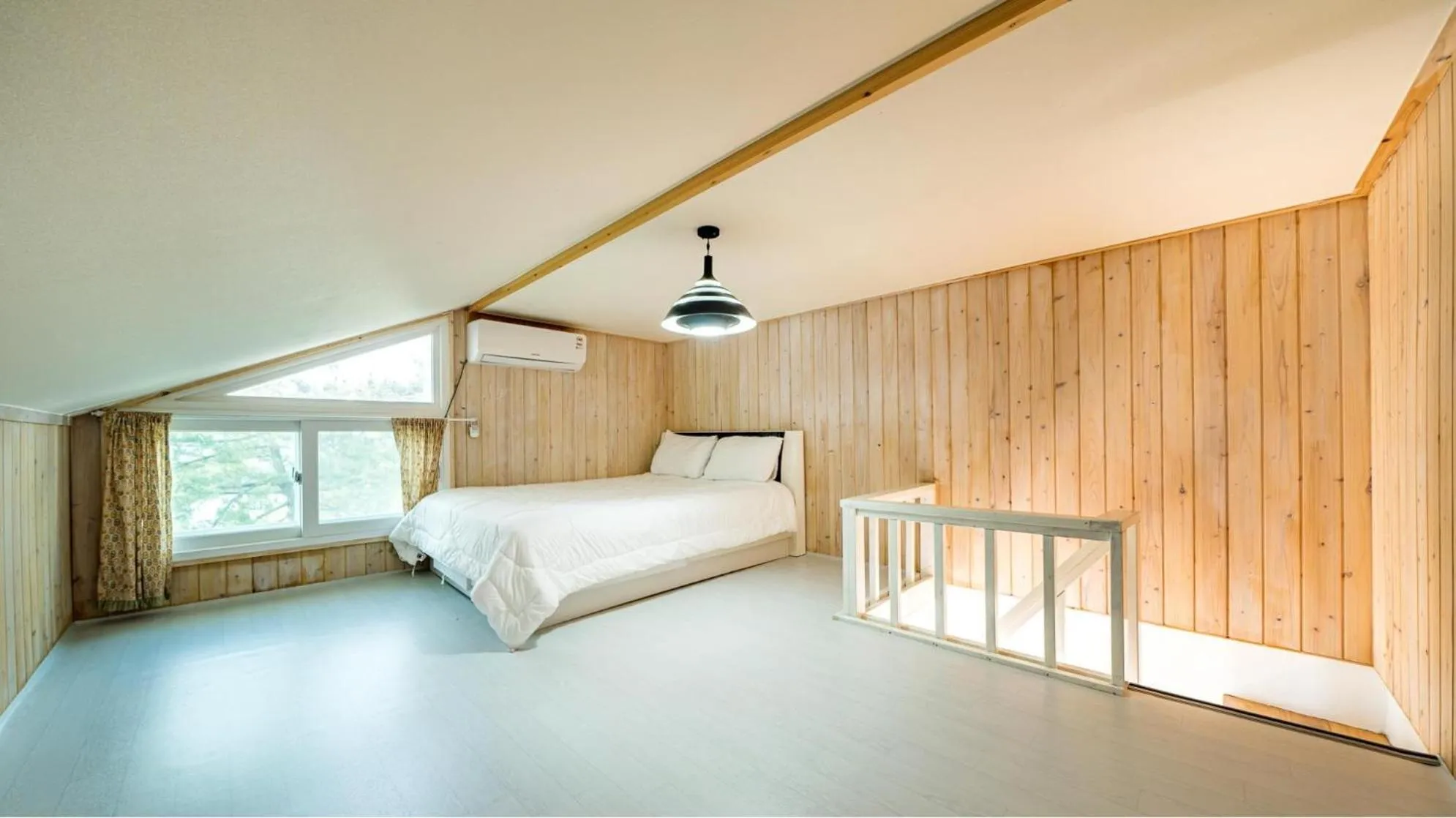 Property building, Bed in Yeosu Sky Pension