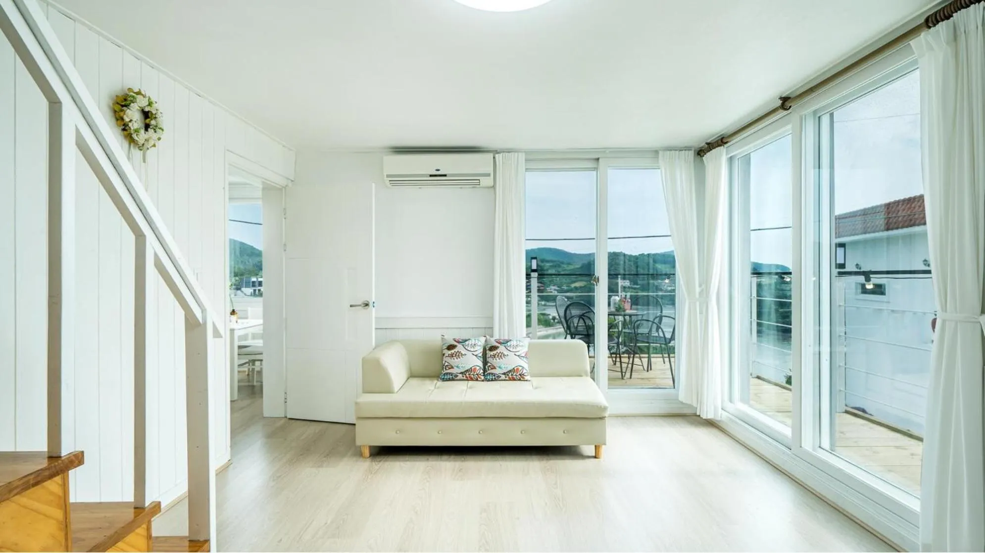 Photo of the whole room in Yeosu Sky Pension
