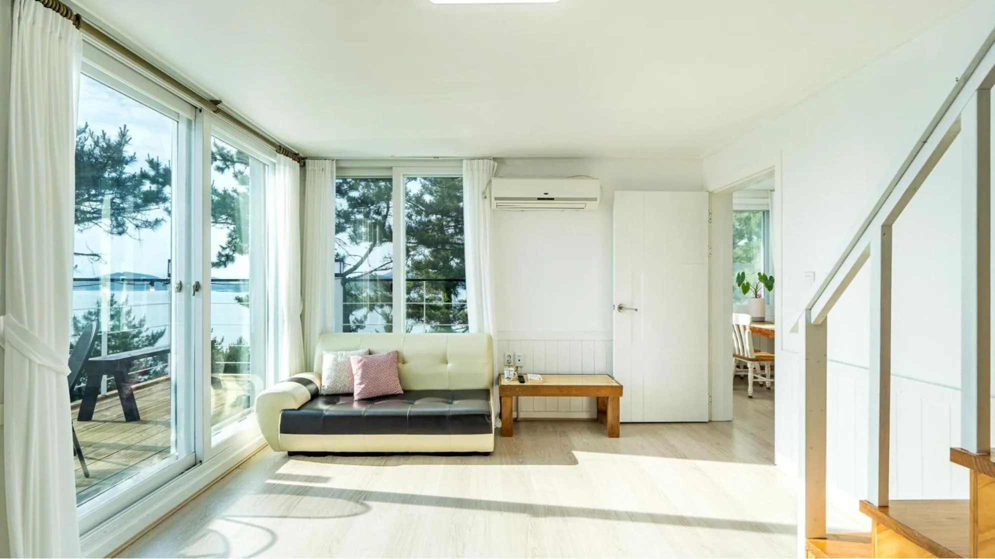 Photo of the whole room in Yeosu Sky Pension