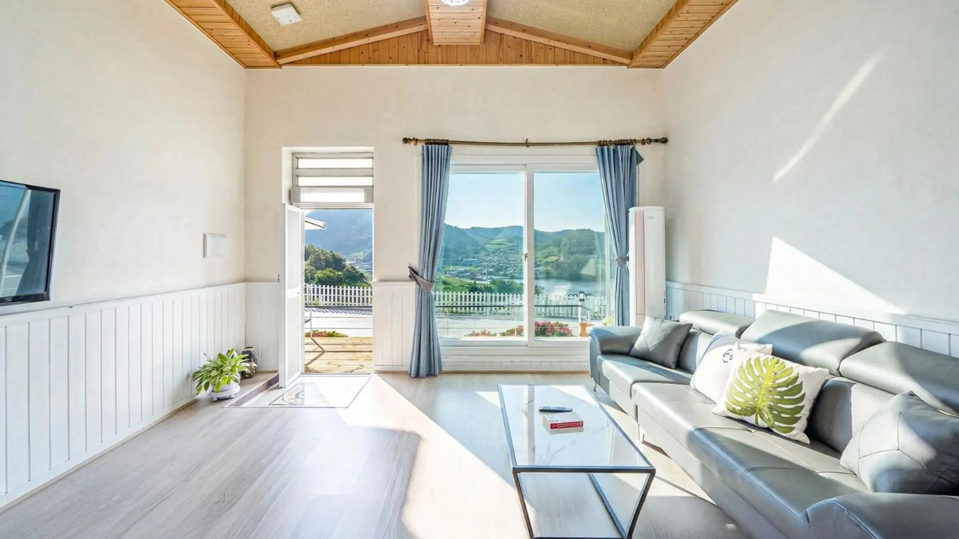 Property building in Yeosu Sky Pension