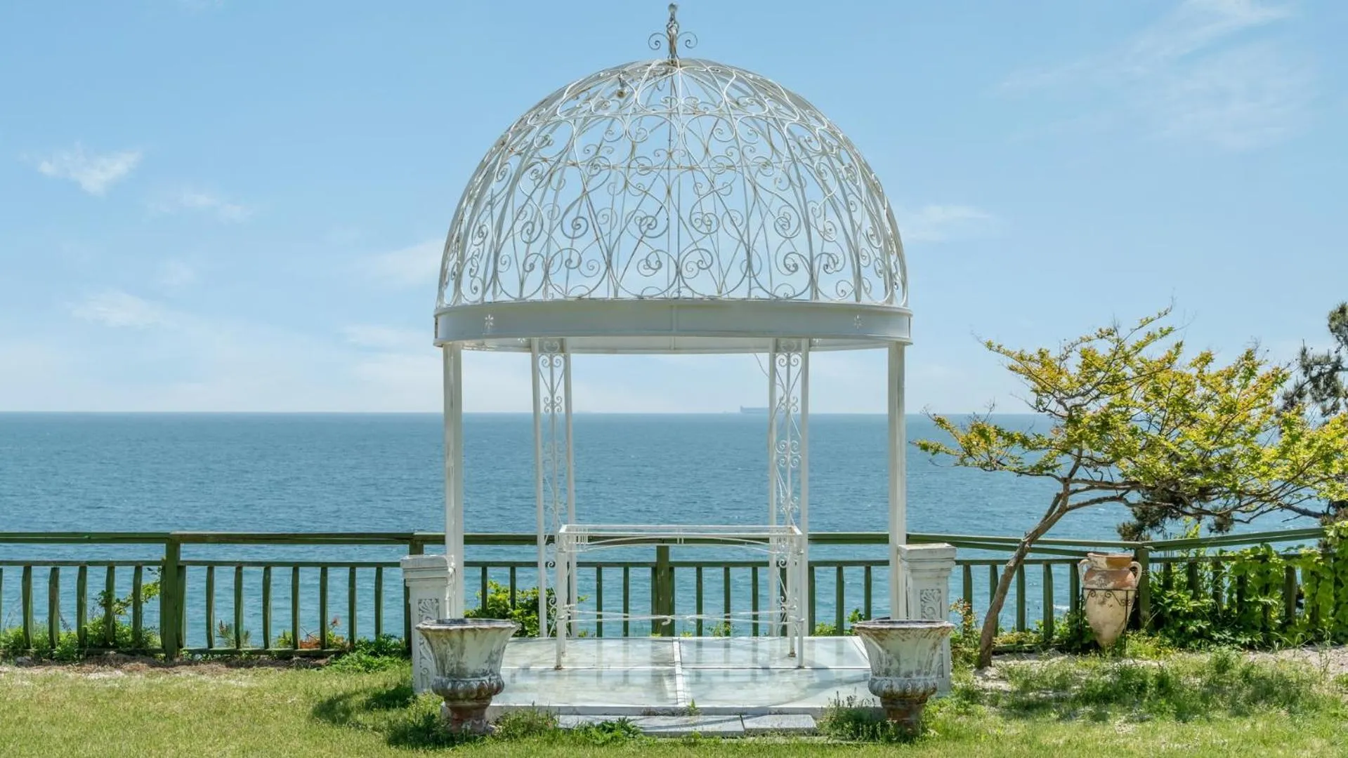 Property building in gyeongju blue21 poolvilla pension