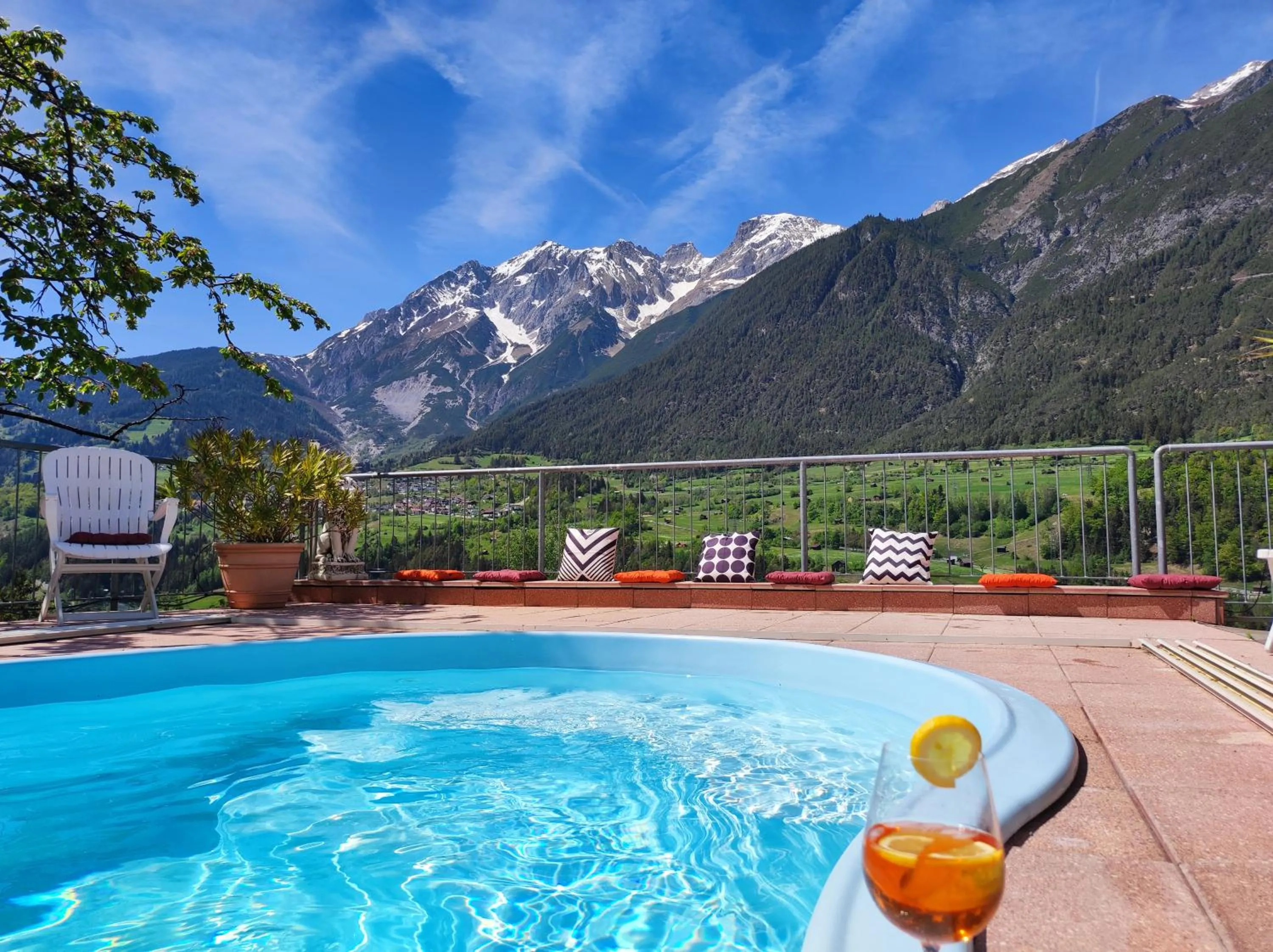 Swimming pool in Ferienhaus Freizeit