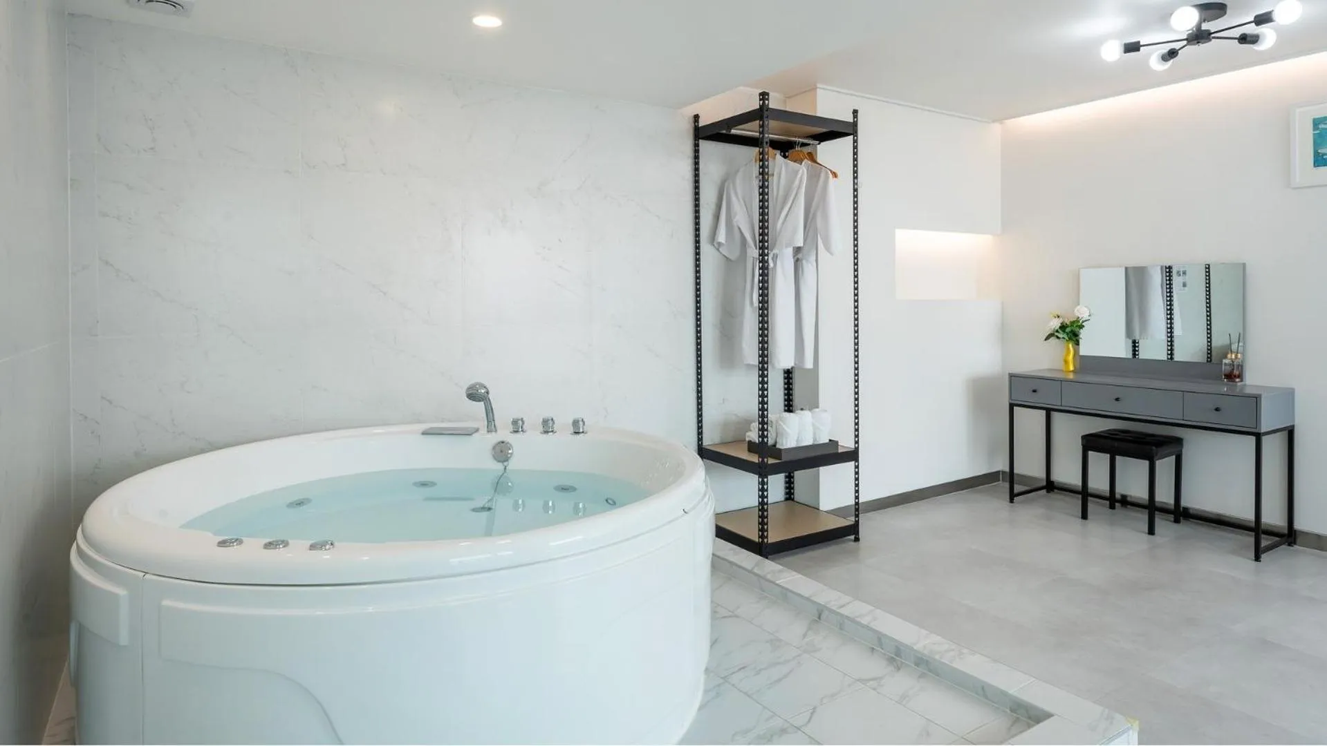 Property building in Ganghwado Lafamilia Pension