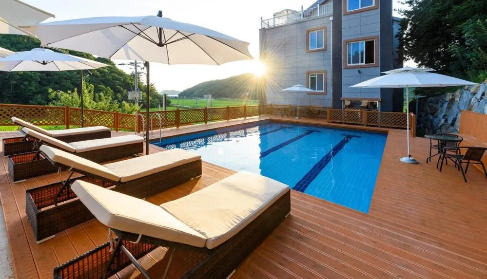 Property building in Yeosu Sora Noeul Pension