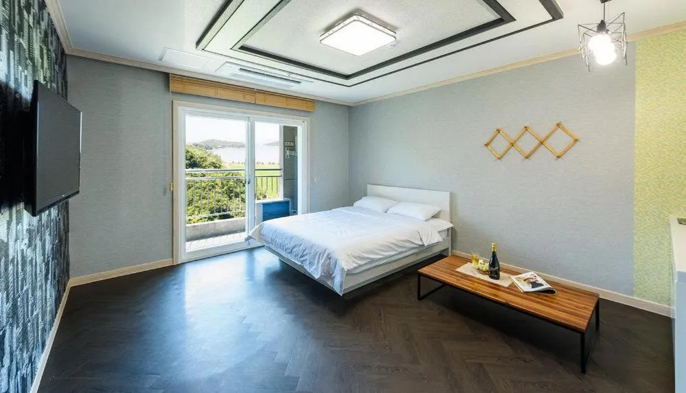 Photo of the whole room, Bed in Yeosu Sora Noeul Pension