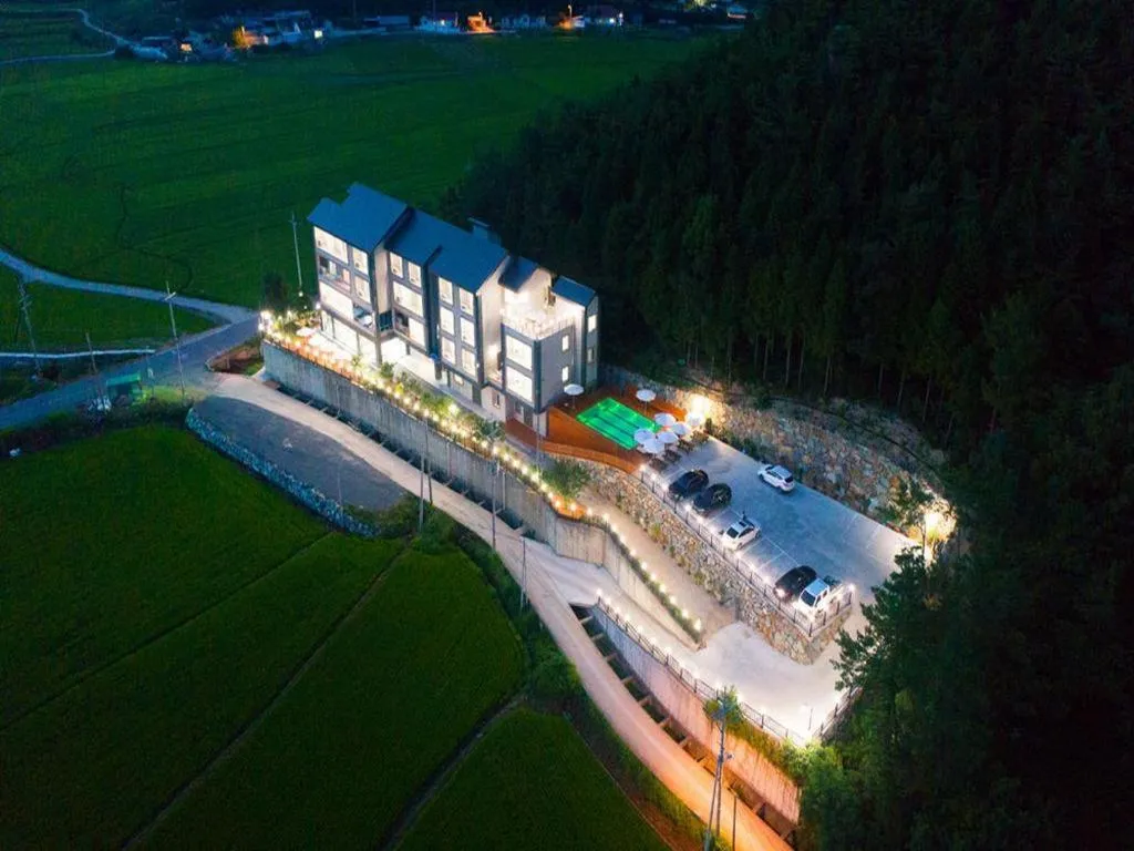 Property building in Yeosu Sora Noeul Pension