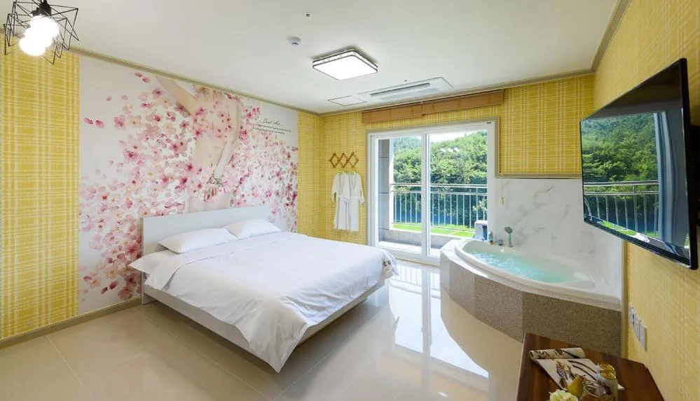 Photo of the whole room, Bed in Yeosu Sora Noeul Pension