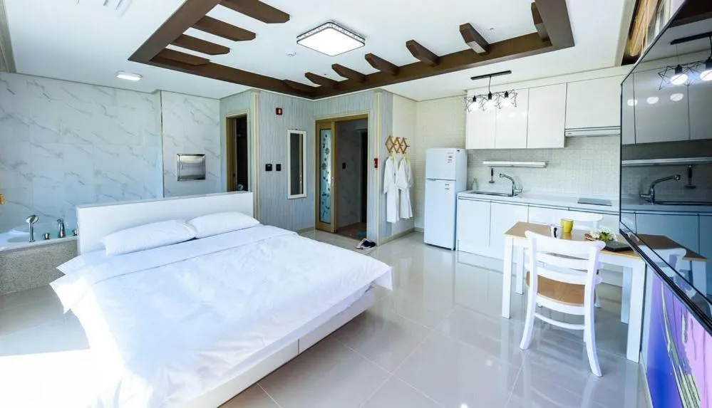 Property building, Bed in Yeosu Sora Noeul Pension