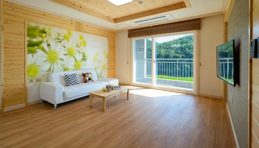 Photo of the whole room in Yeosu Sora Noeul Pension