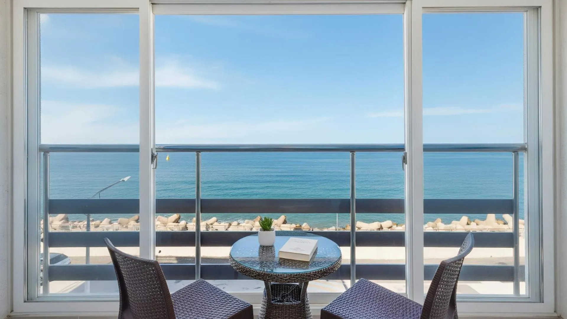 Property building in Sokcho Bird Island Pension