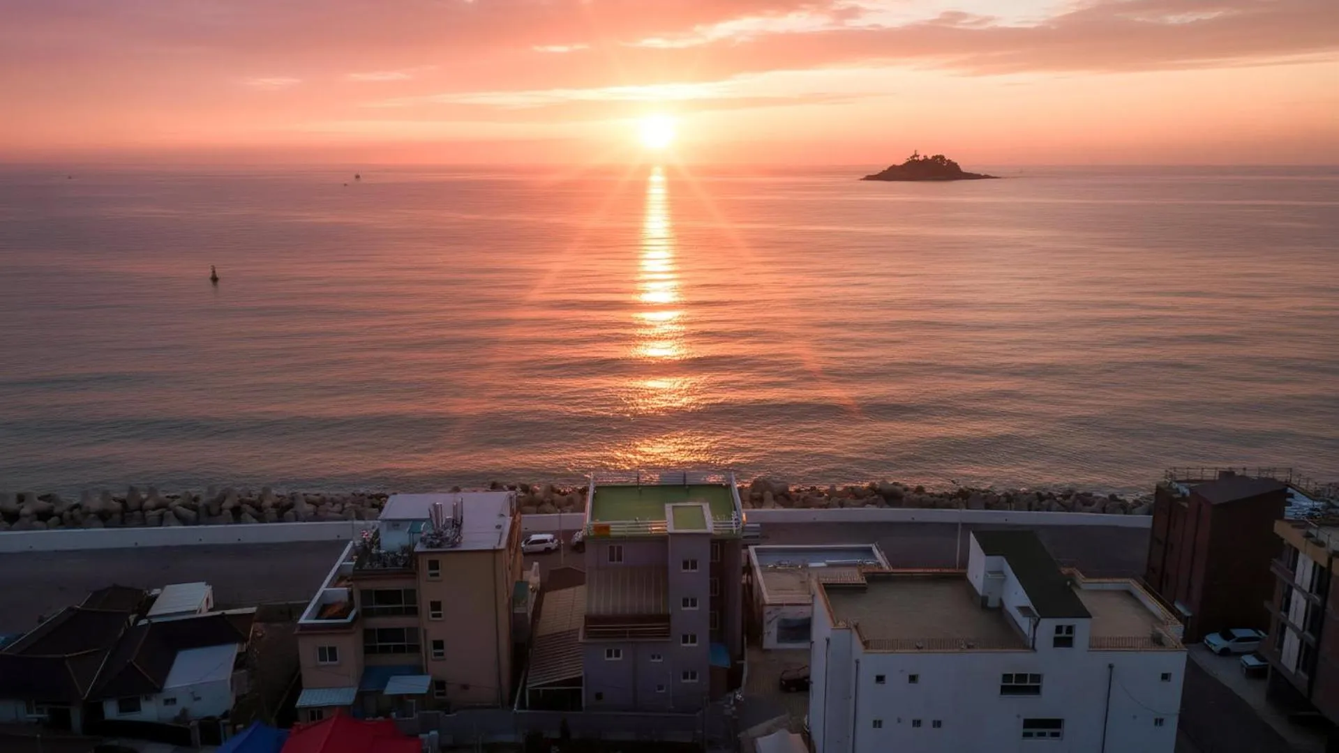 Property building in Sokcho Bird Island Pension