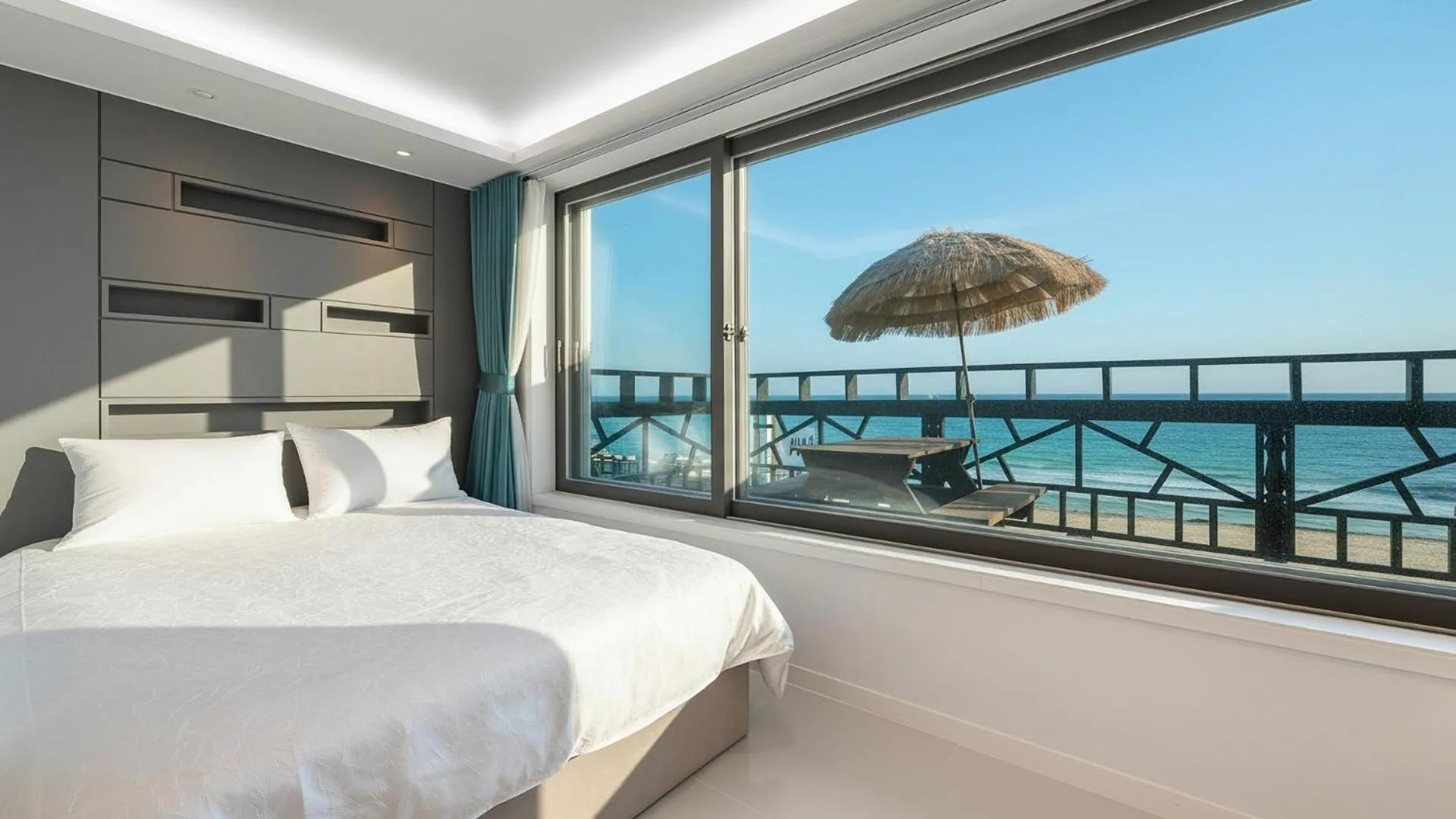 Property building, Bed in Gangneung Badauibyeol Pension