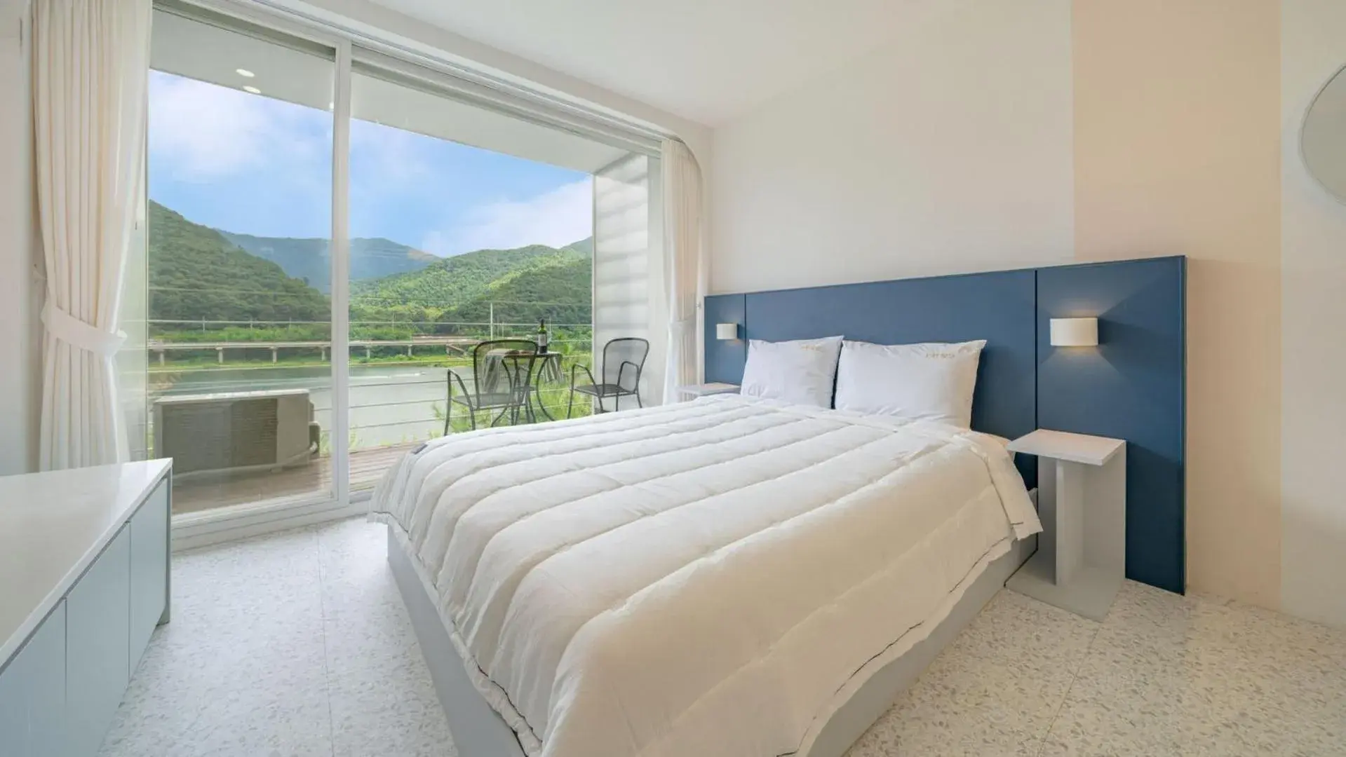 Property building, Bed in Gapyeong Rowa River view Pension Property building, Bed in Gapyeong Rowa River view Pension
