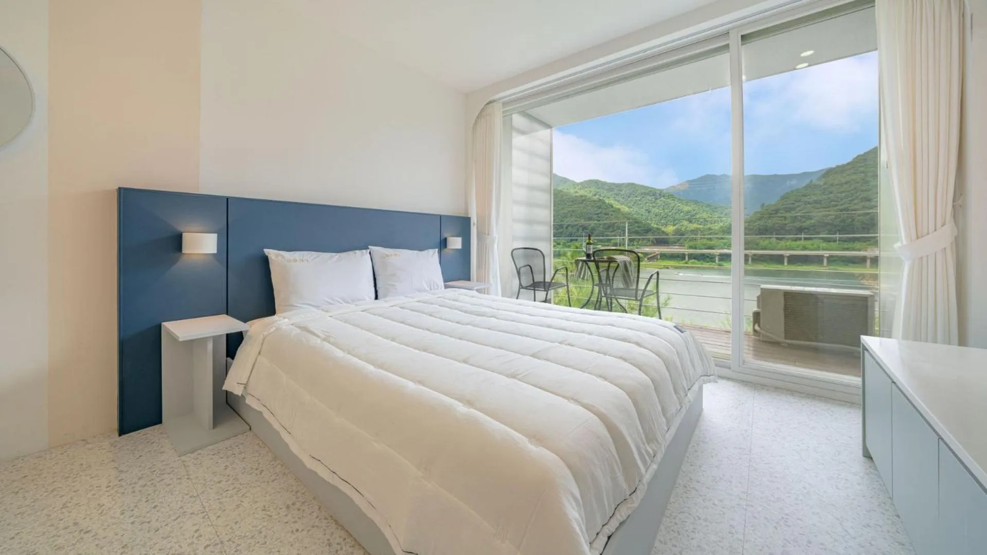 Property building, Bed in Gapyeong Rowa River view Pension