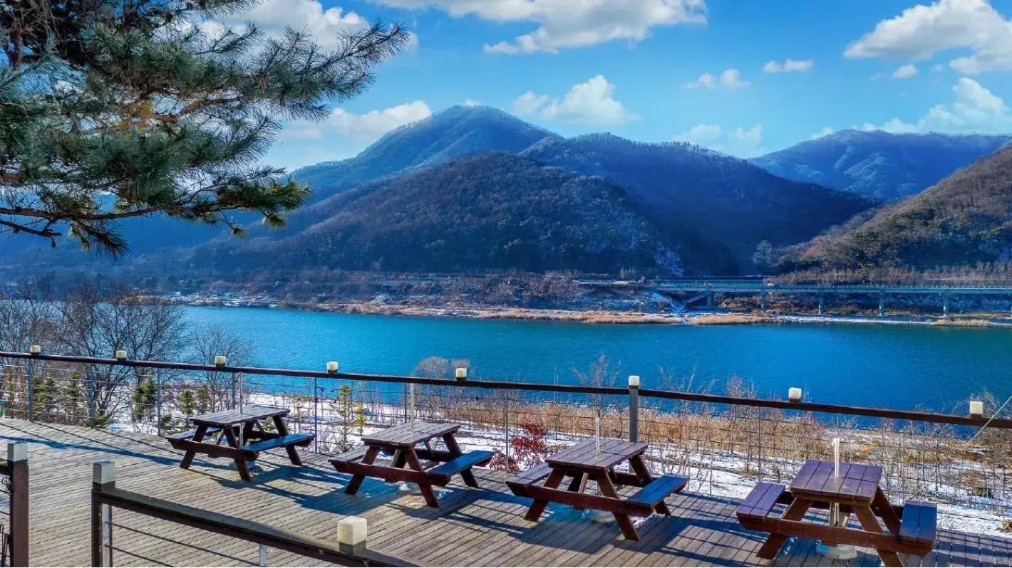 Property building in Gapyeong Rowa River view Pension Property building in Gapyeong Rowa River view Pension