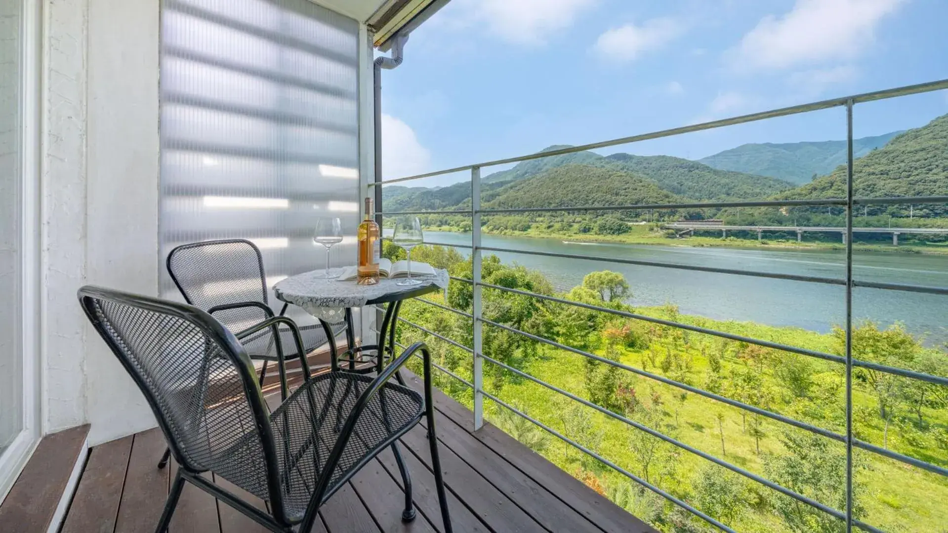 Property building in Gapyeong Rowa River view Pension Property building in Gapyeong Rowa River view Pension