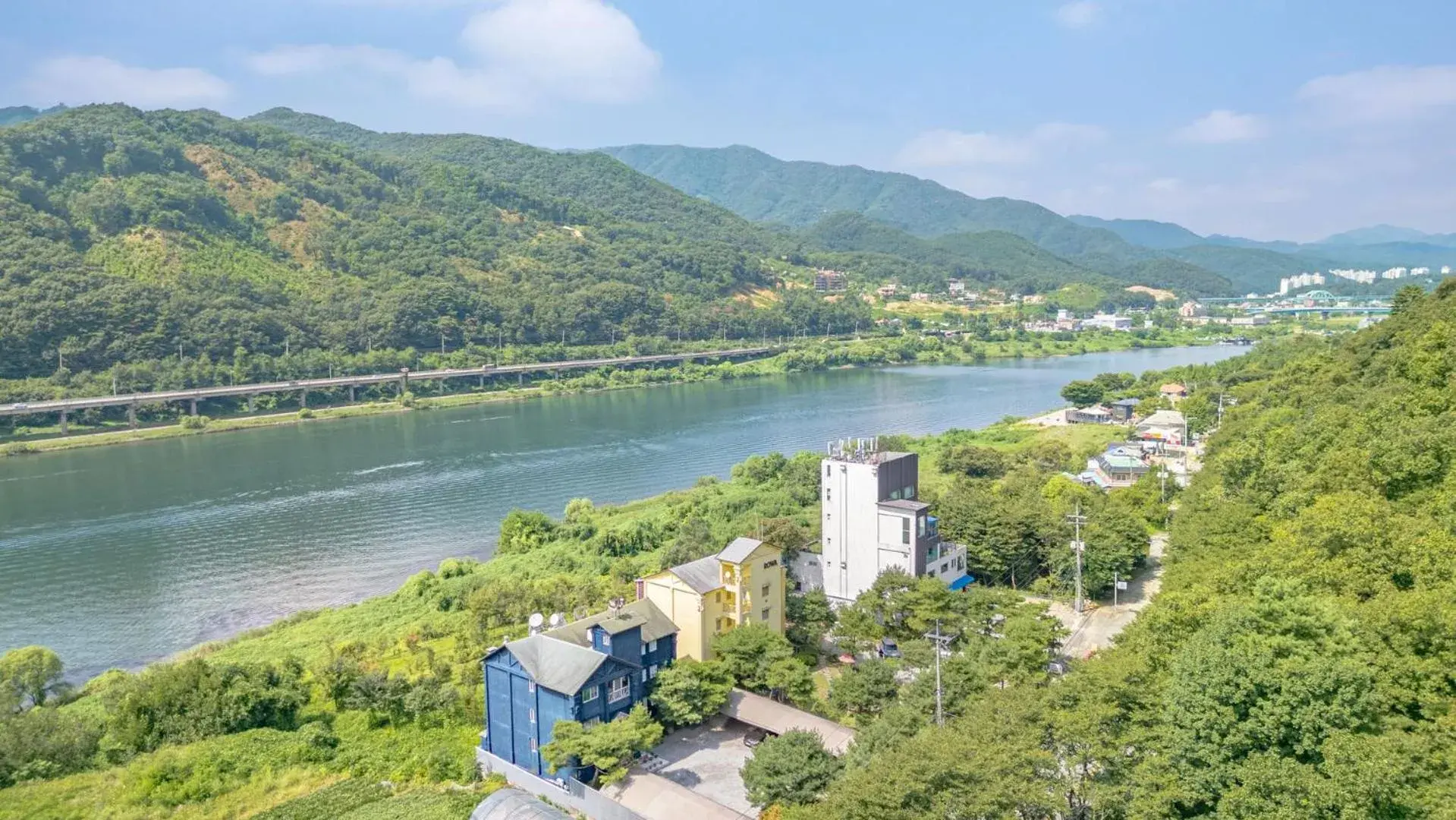 Property building in Gapyeong Rowa River view Pension Property building in Gapyeong Rowa River view Pension