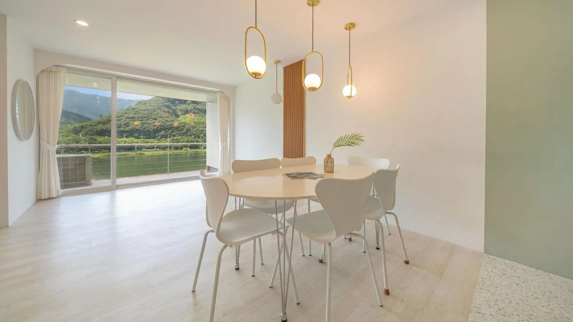 Property building in Gapyeong Rowa River view Pension Property building in Gapyeong Rowa River view Pension