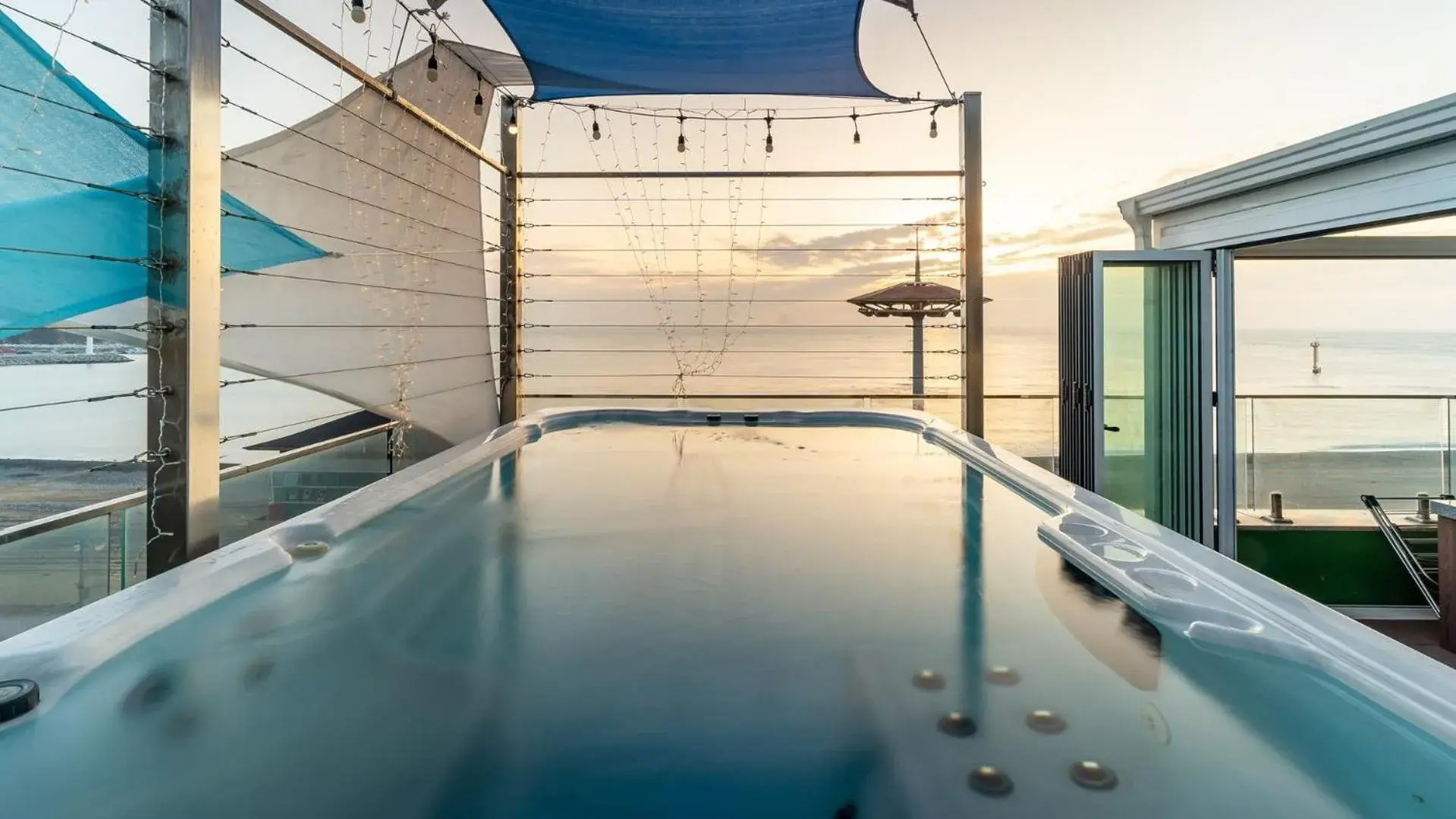 Property building in Gyeongju Luna Piena Poolvilla Property building in Gyeongju Luna Piena Poolvilla