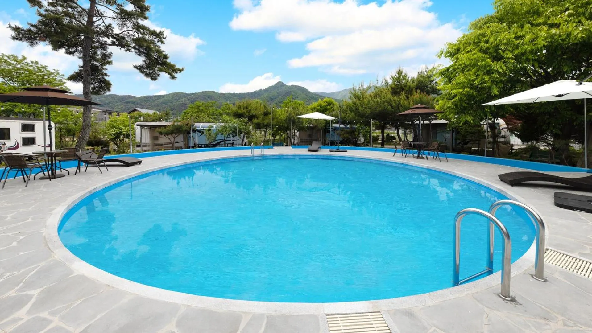 Property building in Gapeyong Donghwa Caravan