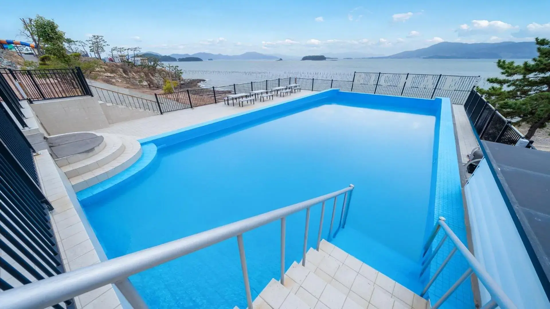 Property building in Sacheon Bichae Pension Property building in Sacheon Bichae Pension