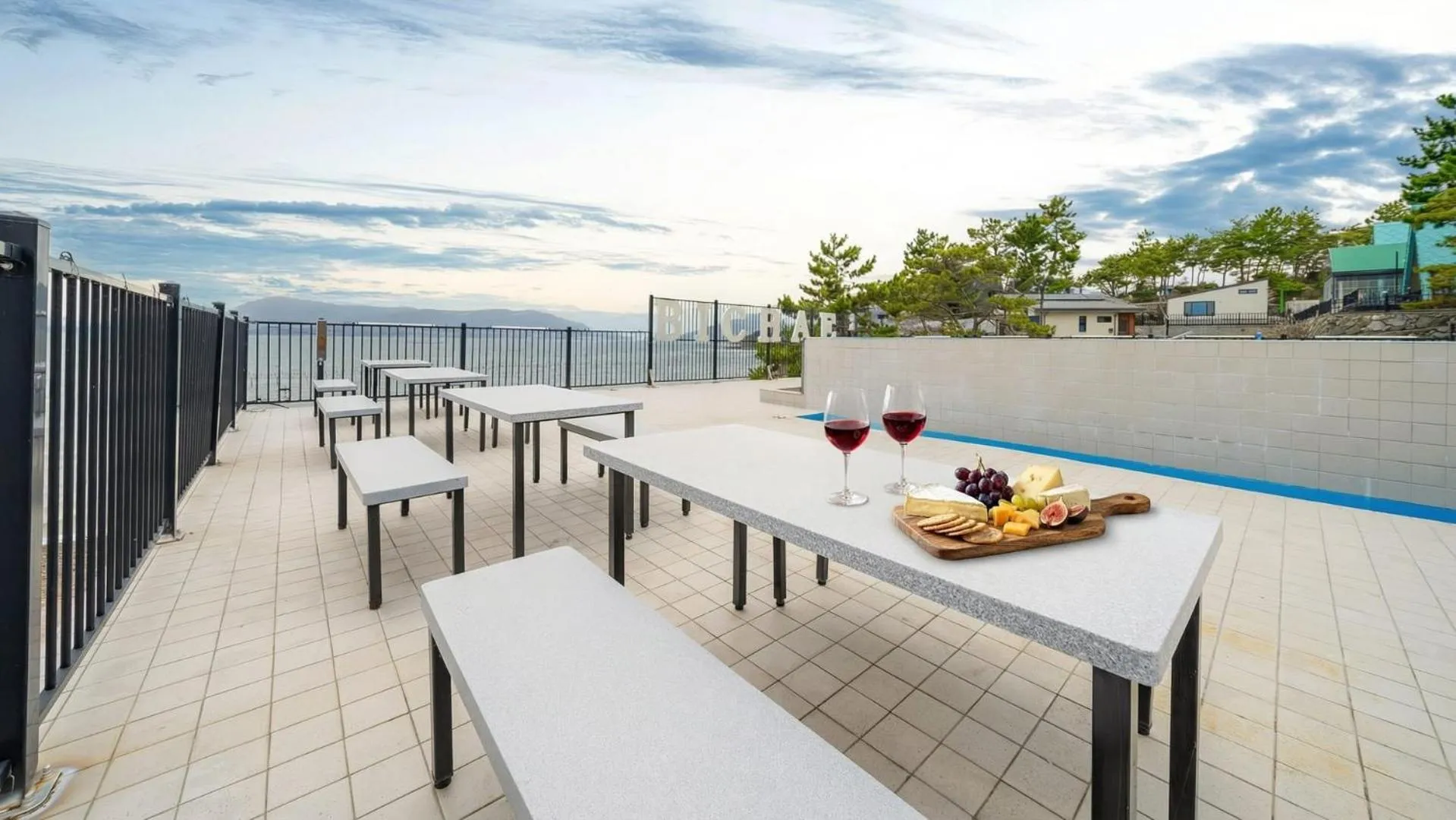 Property building in Sacheon Bichae Pension