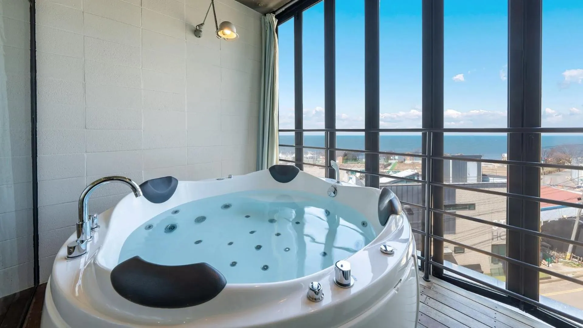 Property building in Yeongheungdo BoutiquePasseComposePension