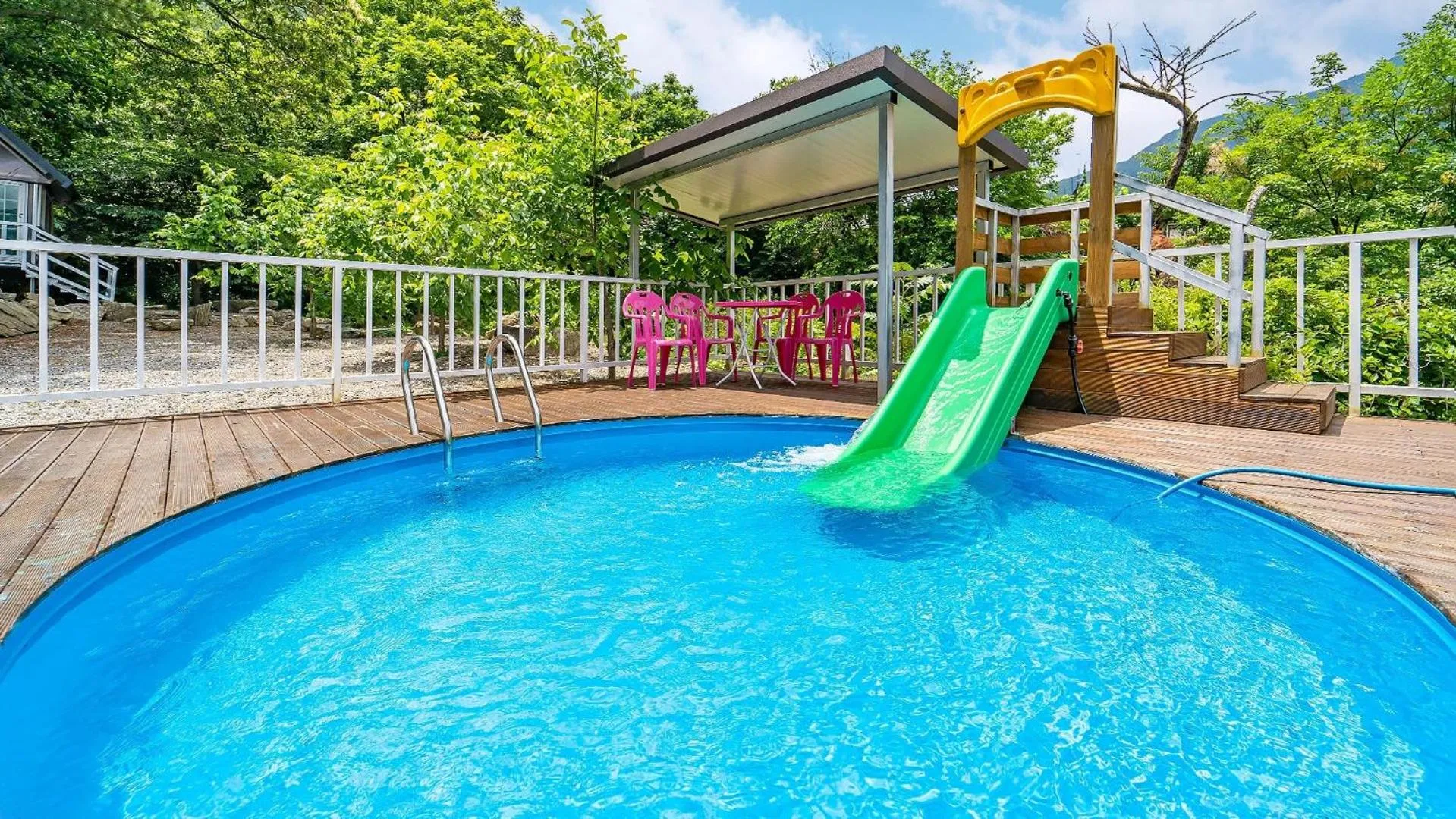 Property building in Gapyeong Pogny Kids Poolvilla