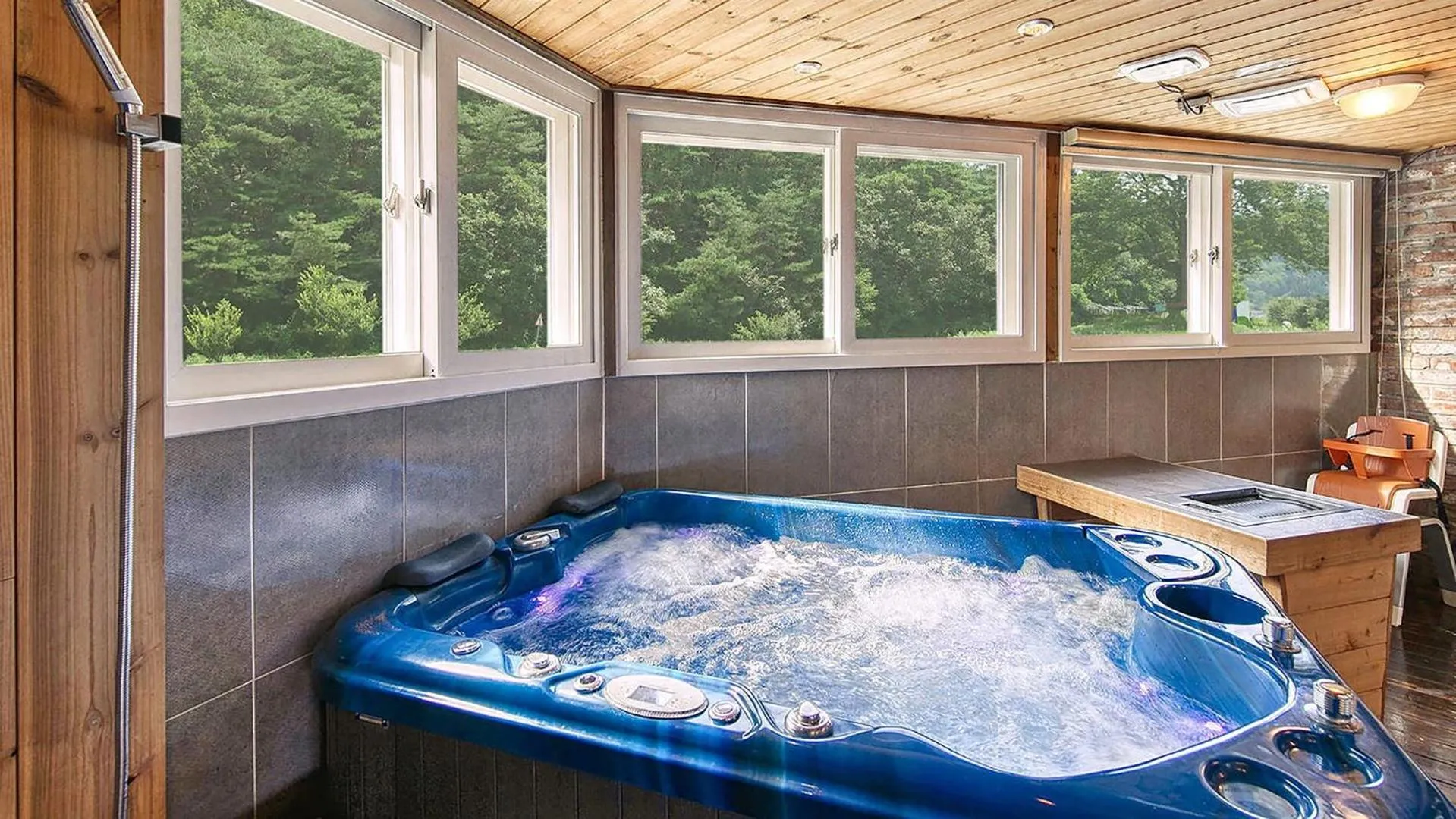 Property building in Gapyeong Pogny Kids Poolvilla