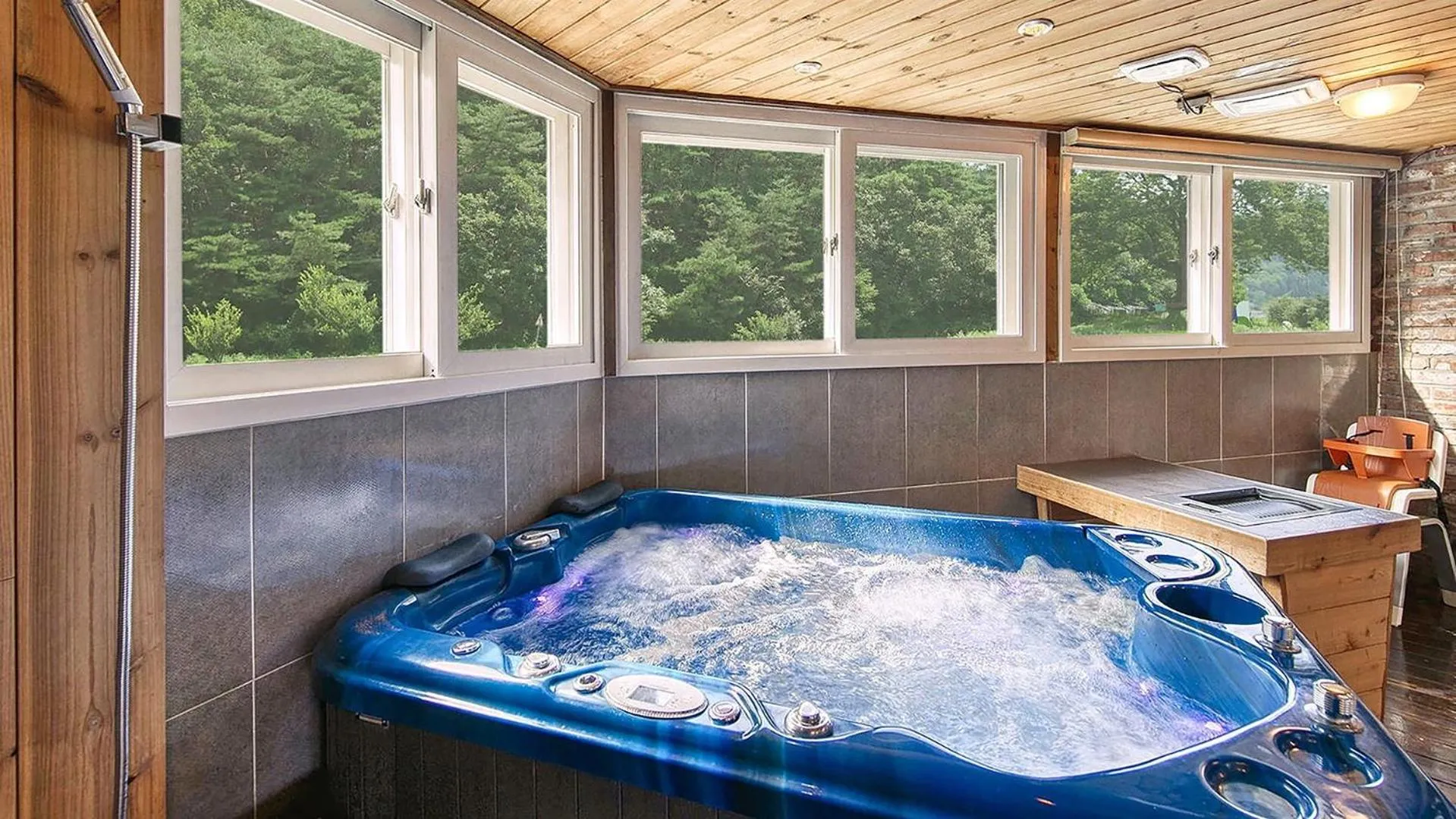Property building in Gapyeong Pogny Kids Poolvilla