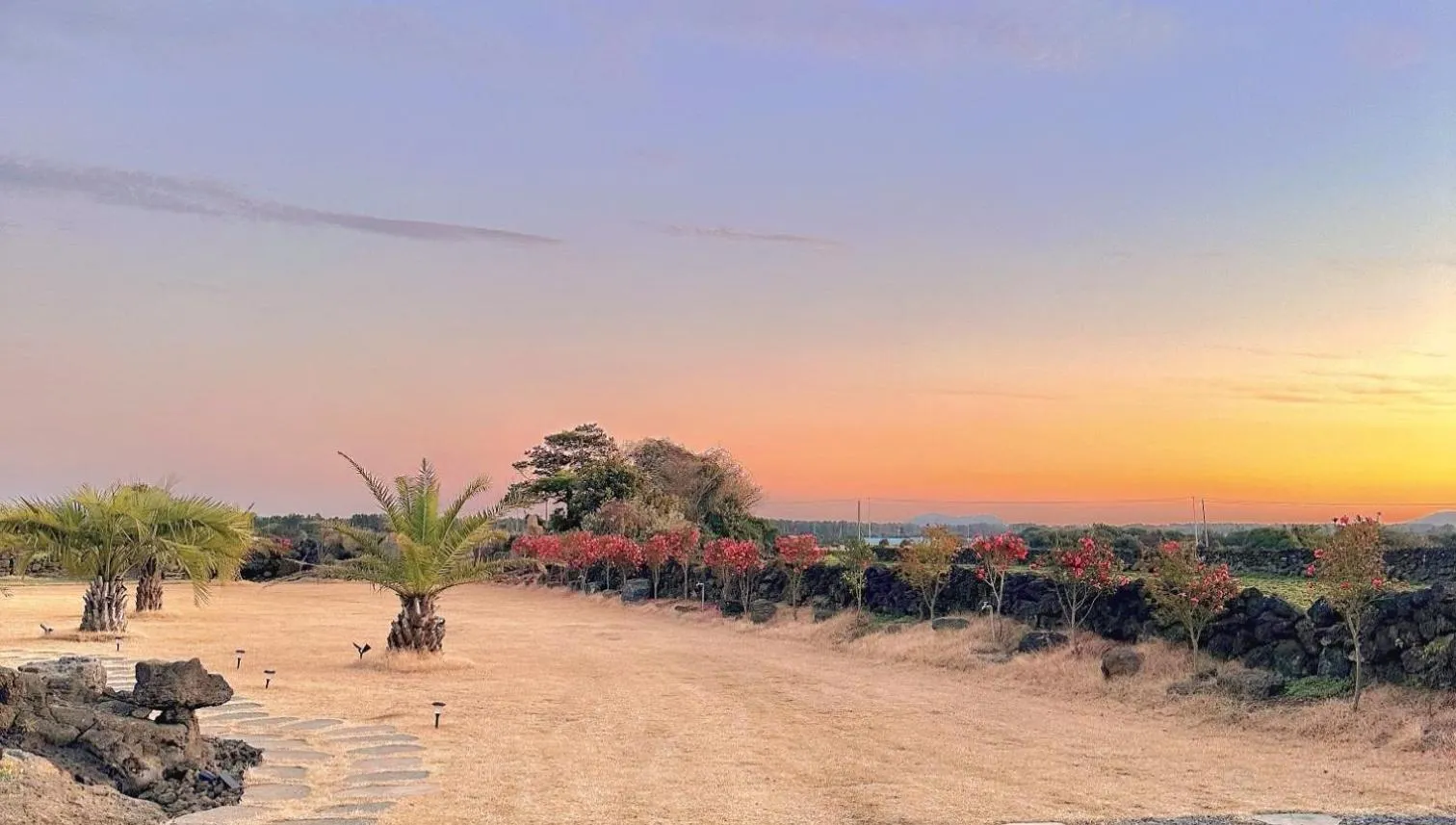 Property building in Jeju Geunalohu Pension