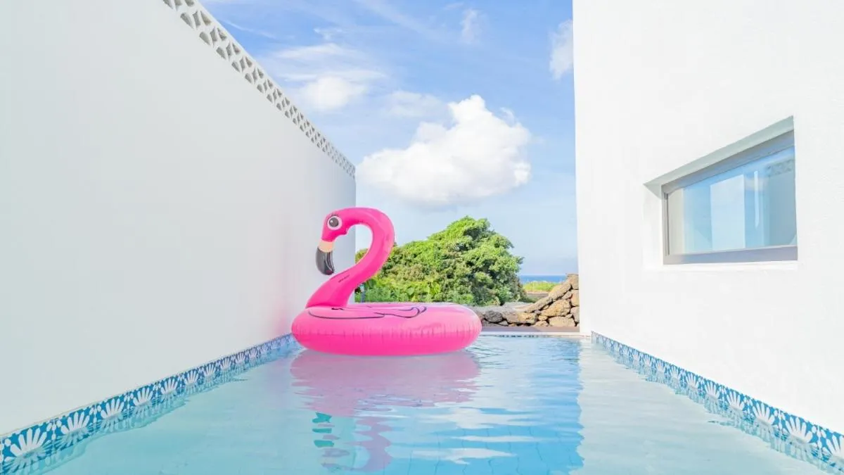 Property building in Jeju Geunalohu Pension