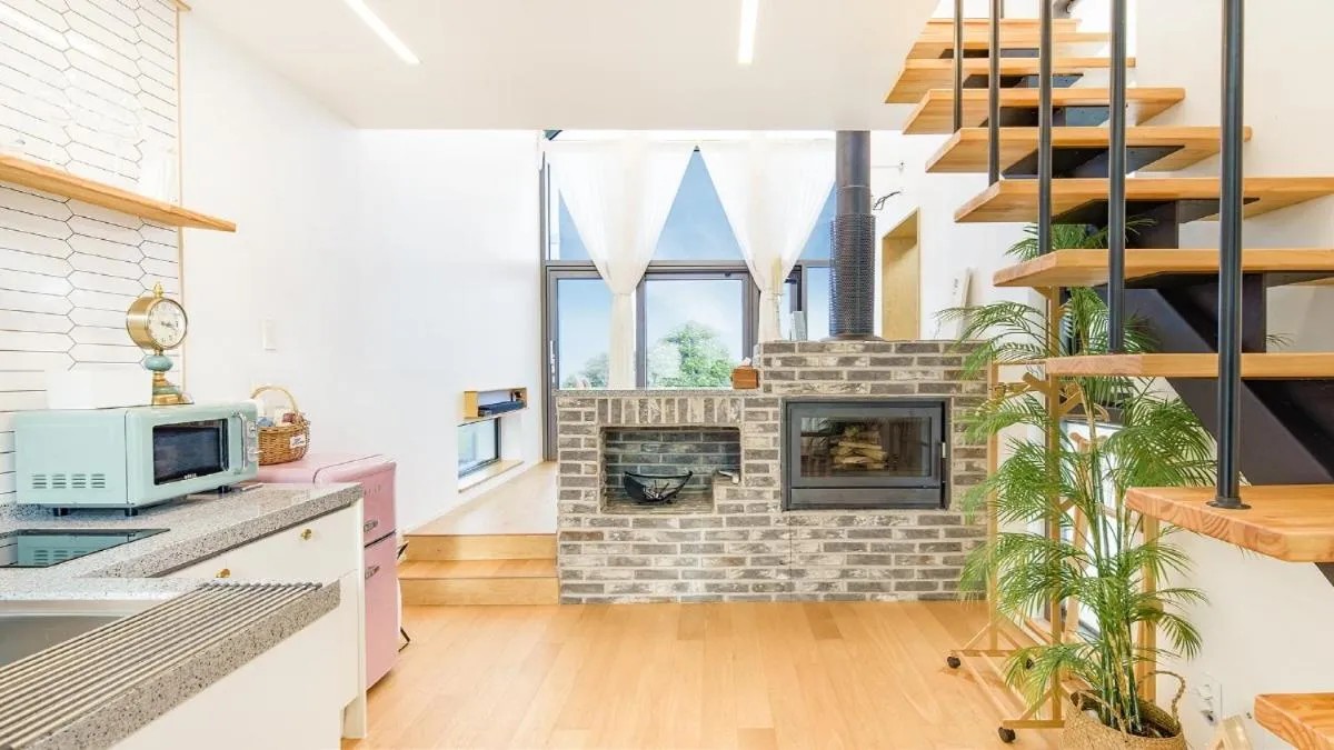 Property building in Jeju Geunalohu Pension