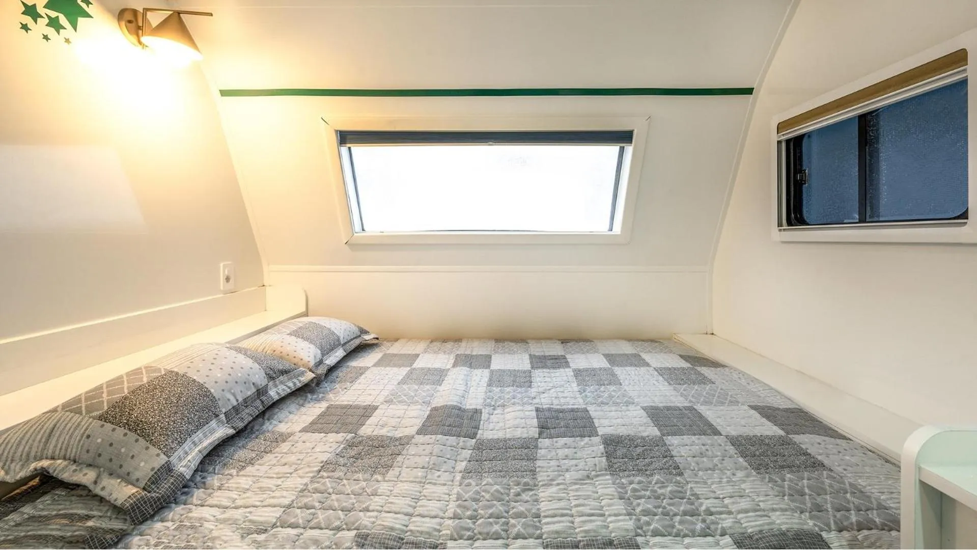 Property building, Bed in Yangpyeong Smile Caravan Pension