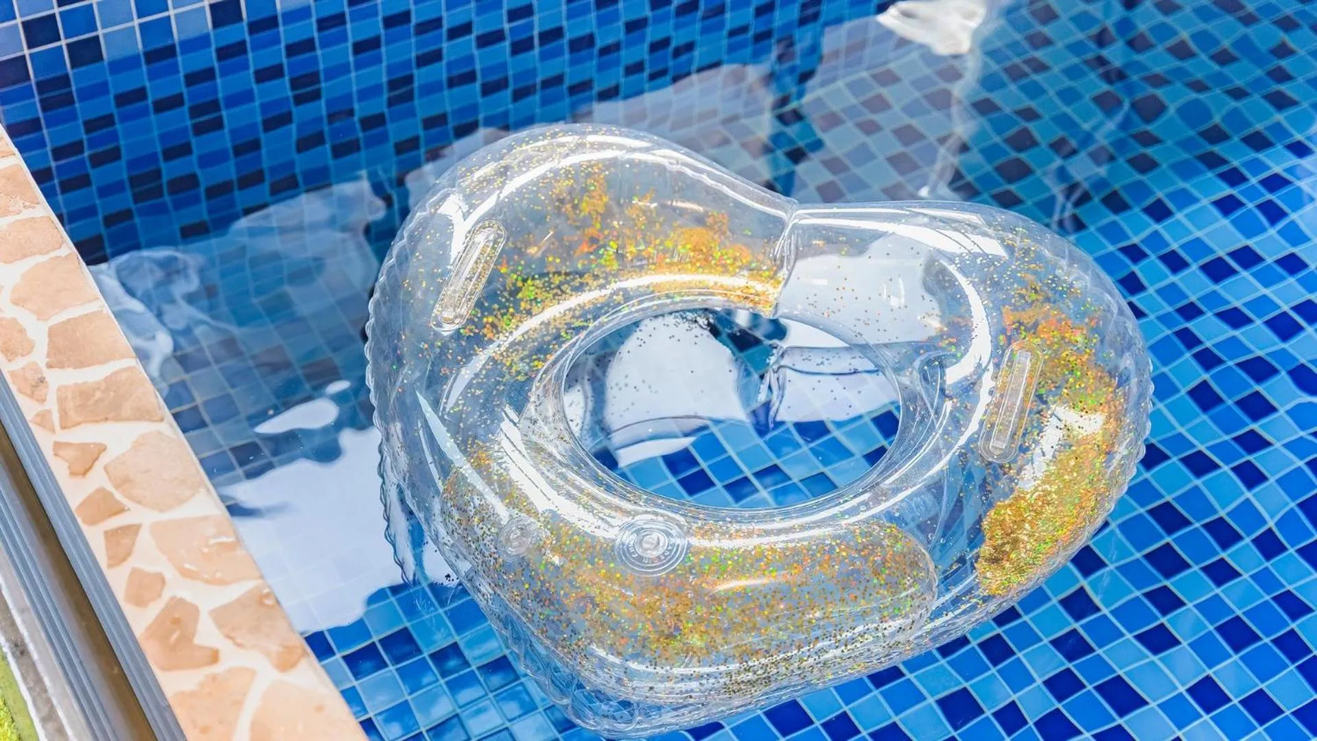 Property building in Chuncheon Poolhouse Epop