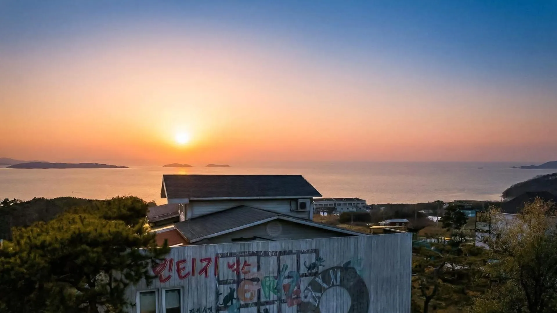 Property building in Ganghwa Vintage Box Pension