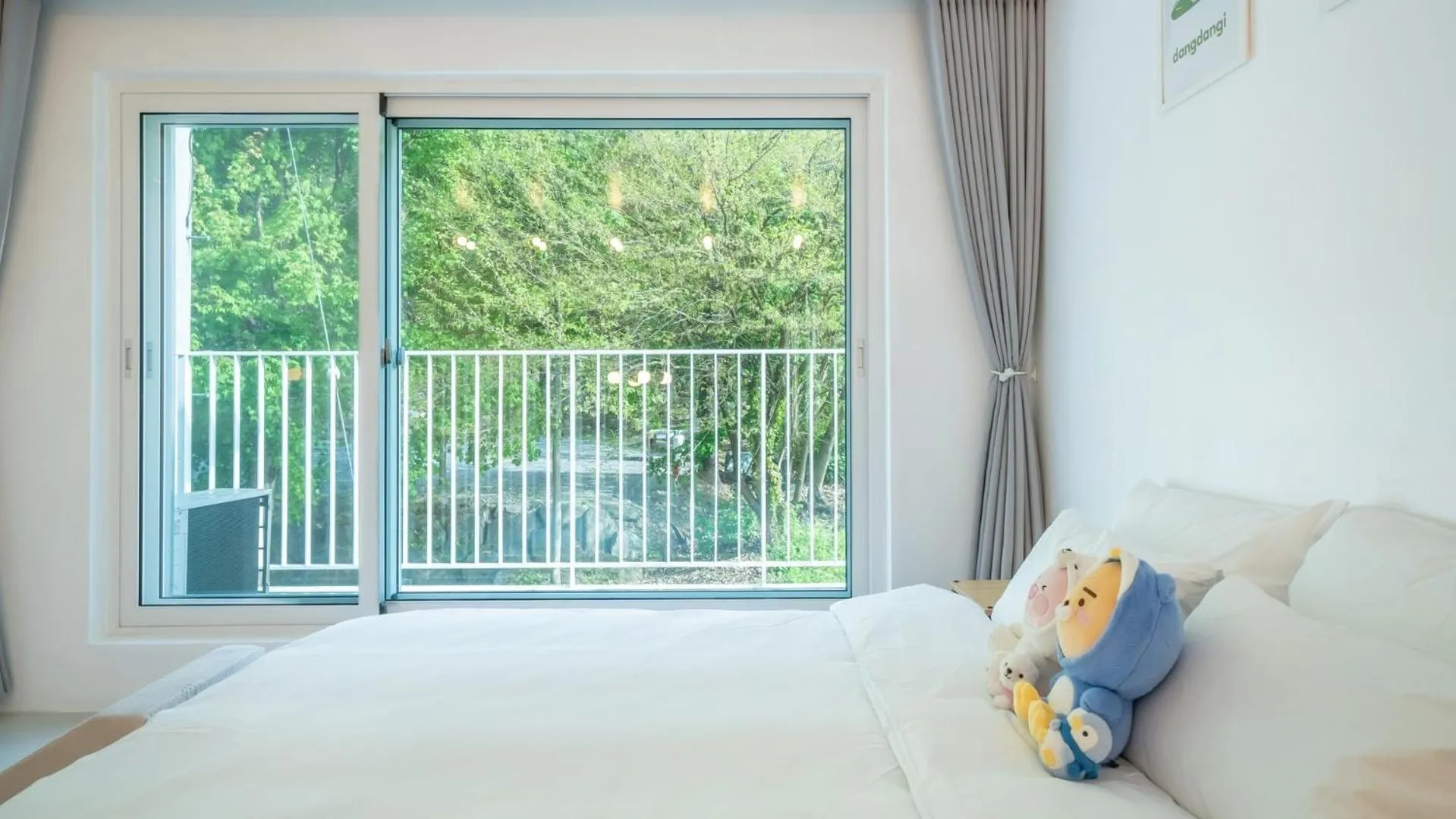 Property building, Bed in Gapyeong Dangdangi Pet Poolvilla Blue