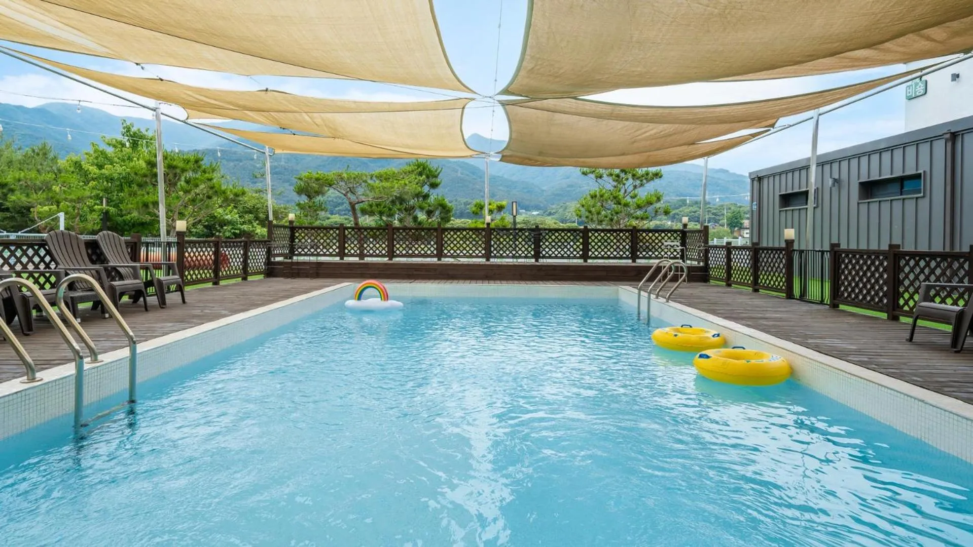 Property building in Gapyeong Dangdangi Pet Poolvilla Blue